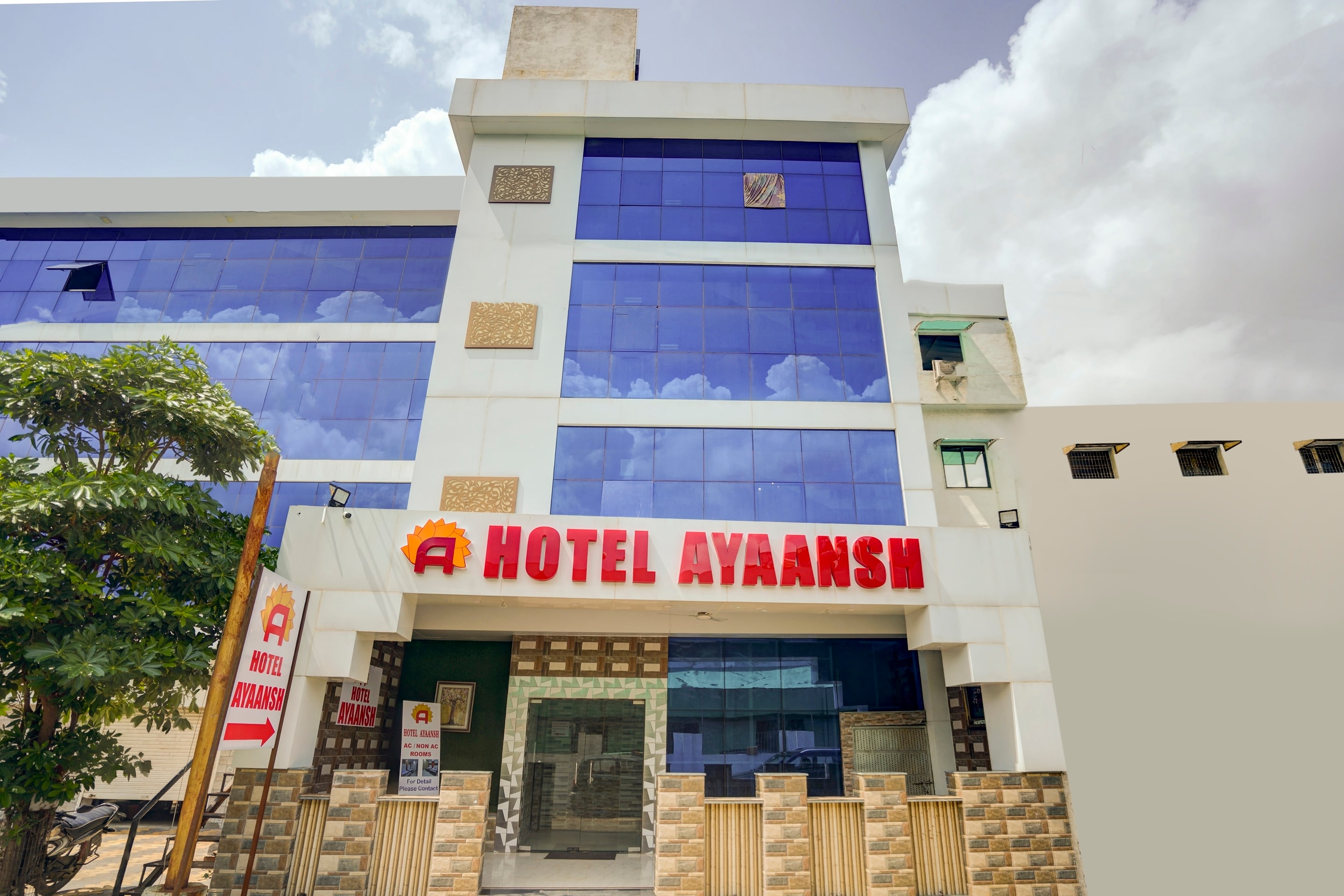 Hotel O Ayaansh Restaurant