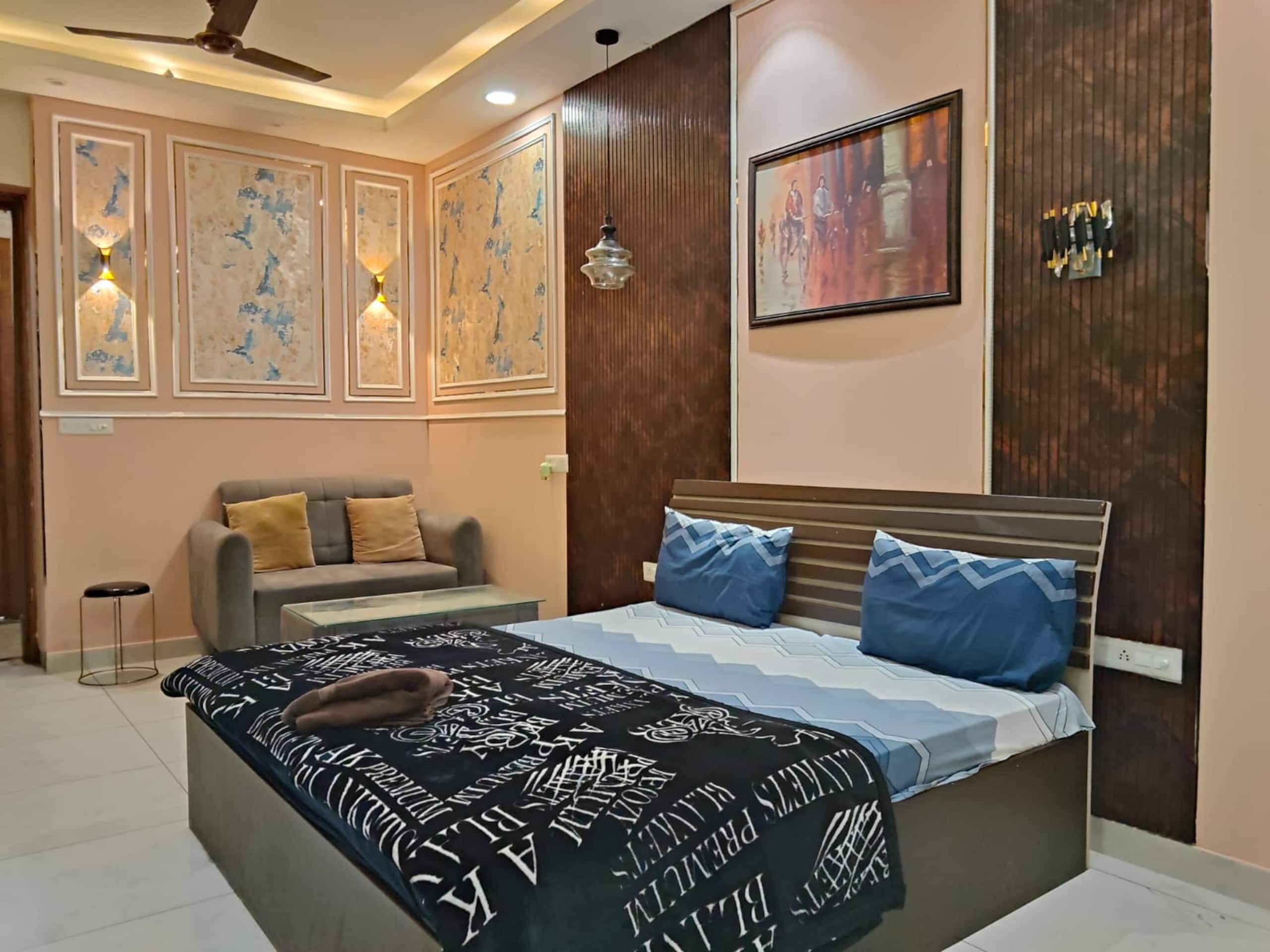 Ally Studios VIII 𝗕𝗢𝗢𝗞 Noida Homestay