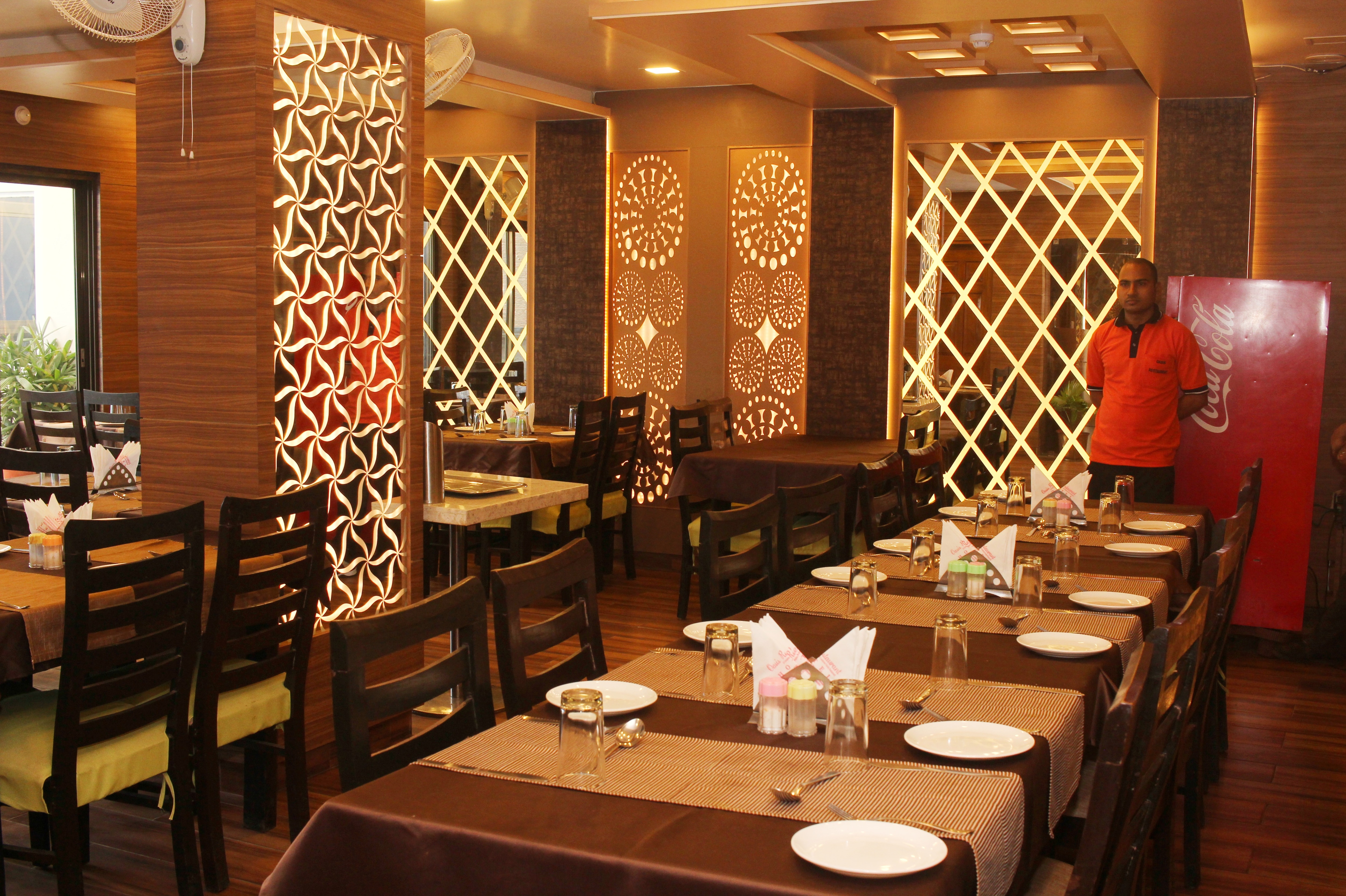 OASIS RESTURANT
