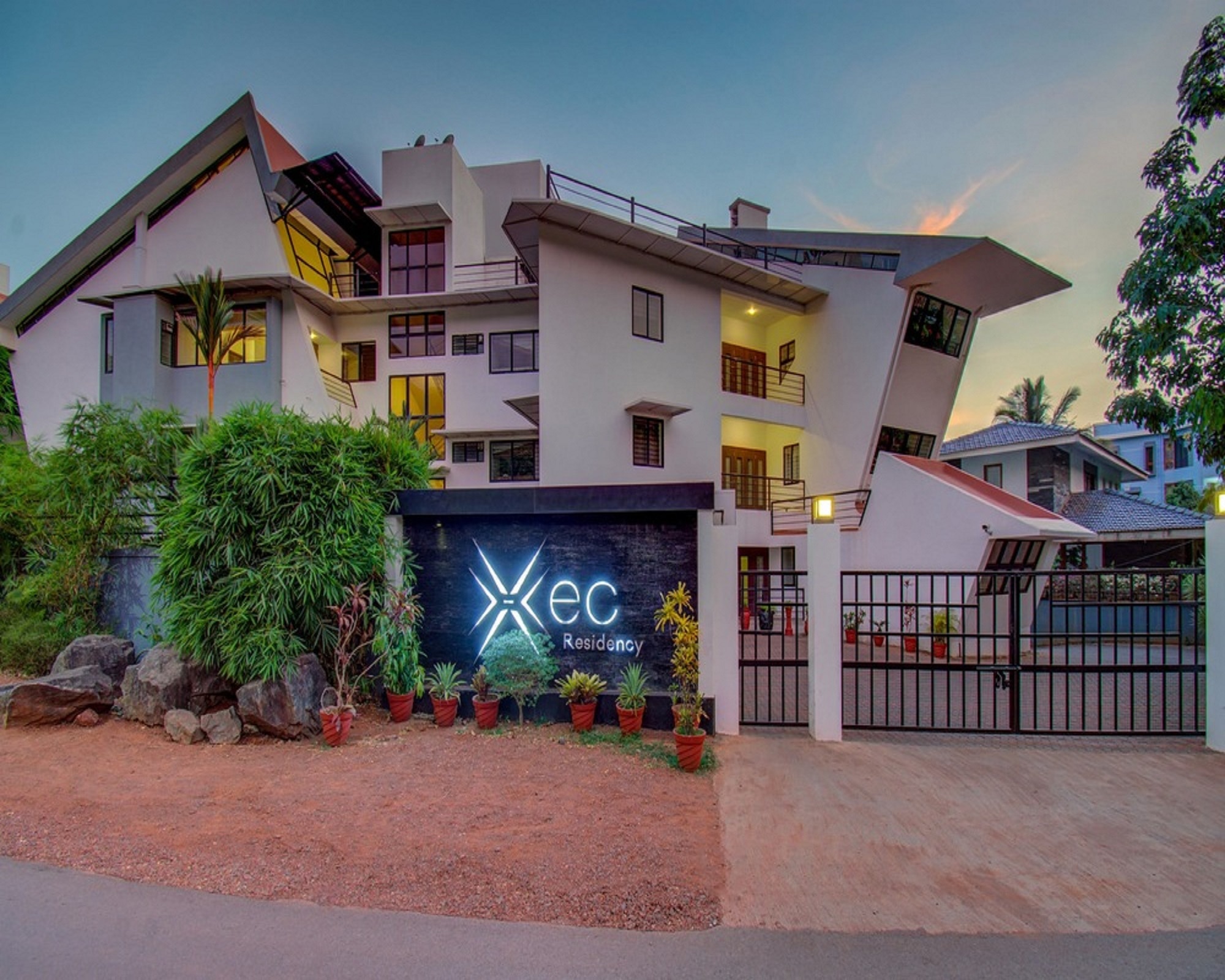 Xec Residency 𝗕𝗢𝗢𝗞 Goa Apartment