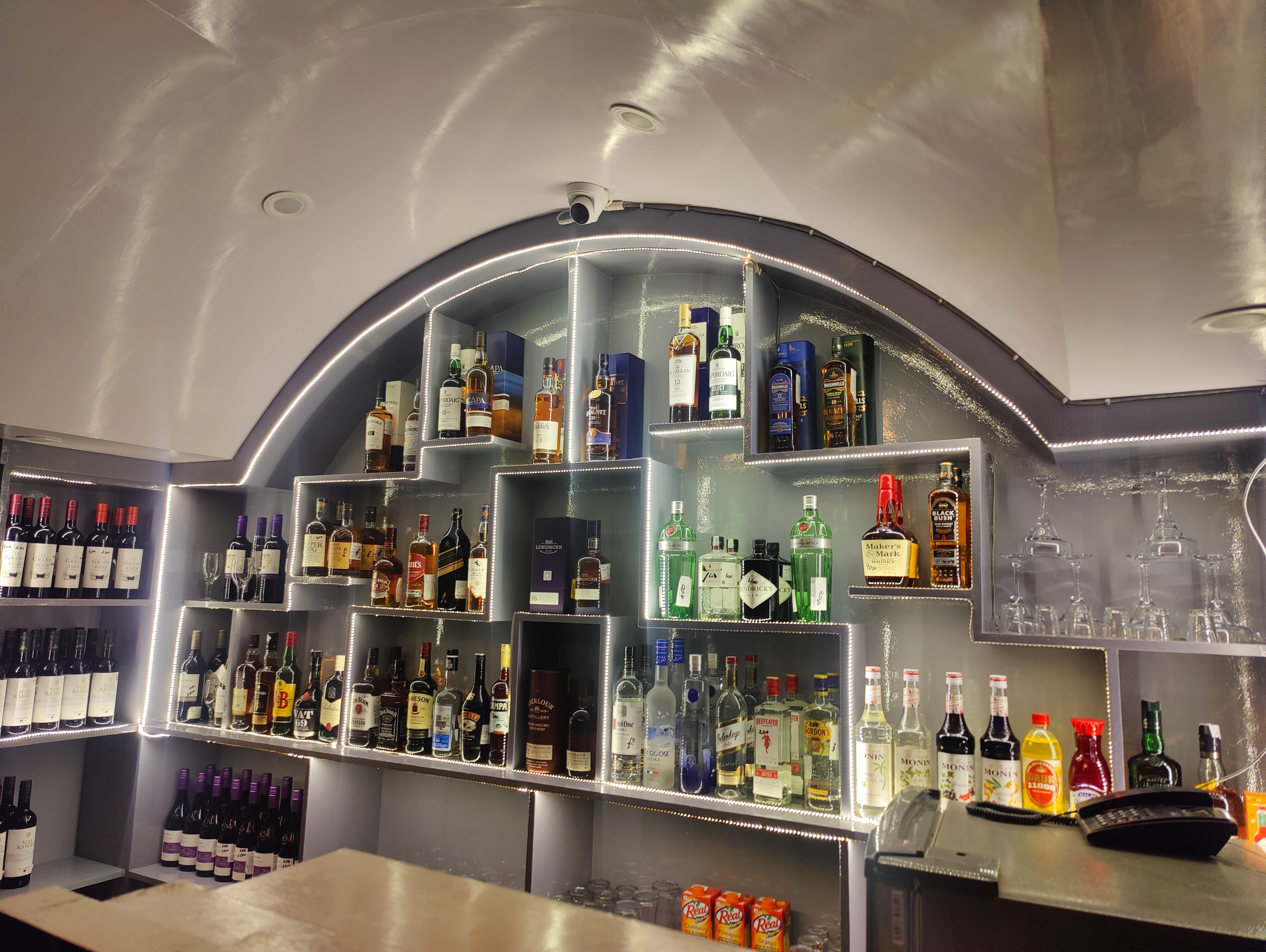 Spotlight Bar & Restaurant