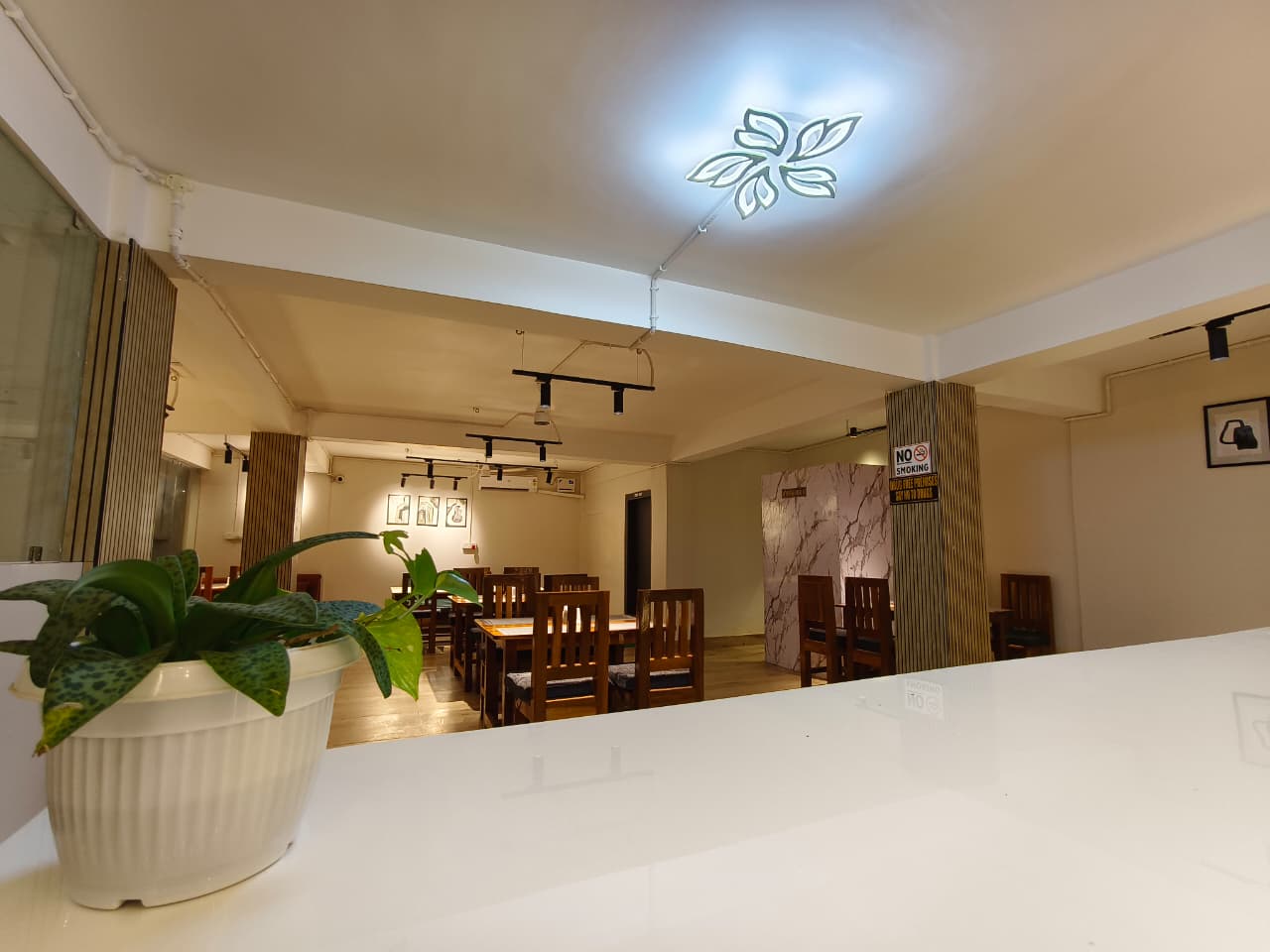 Luna Eatery