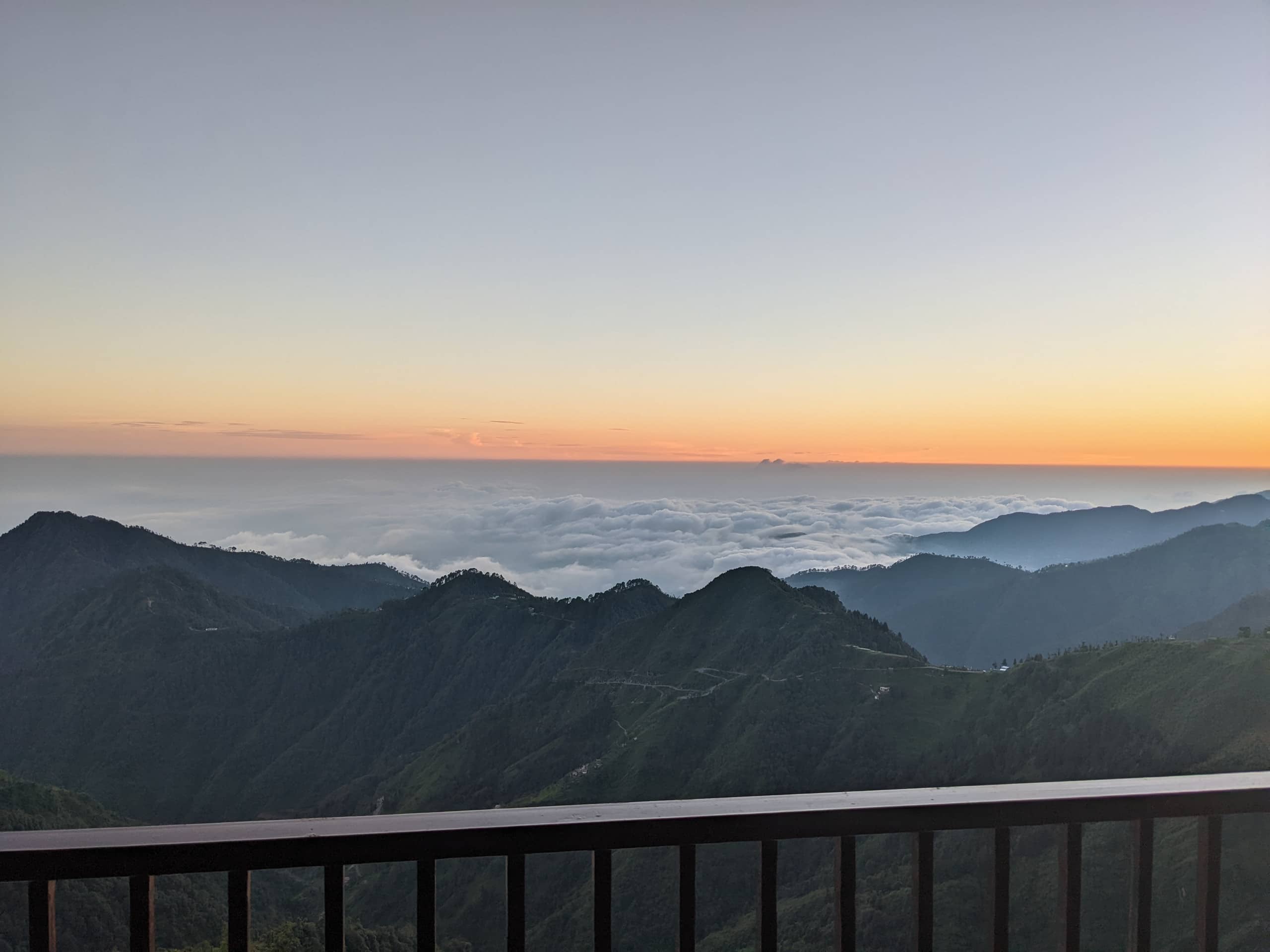 Sky ridge villa I 4BR I mountain view 𝗕𝗢𝗢𝗞 Mussoorie Homestay