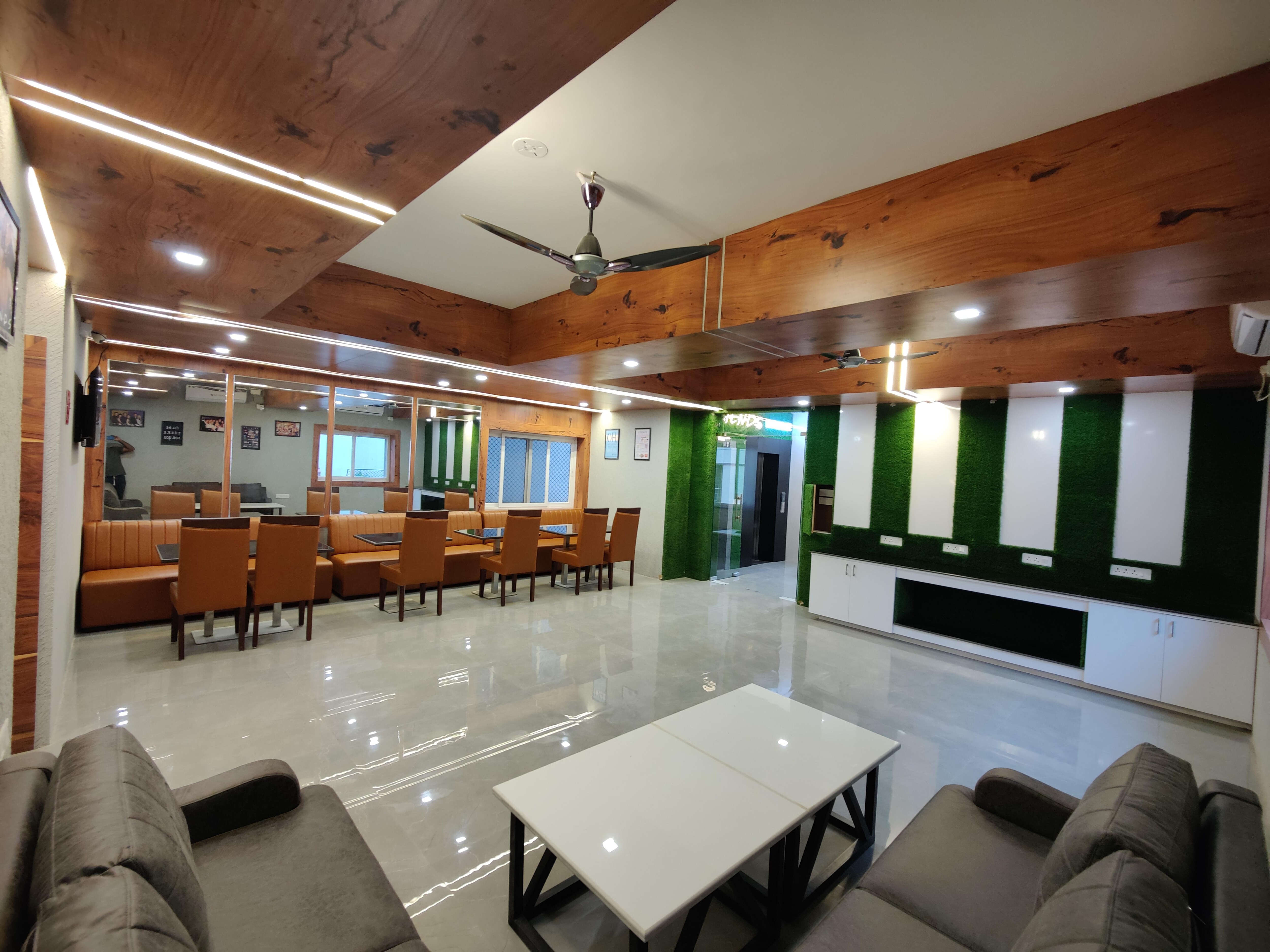 Friends Lounge