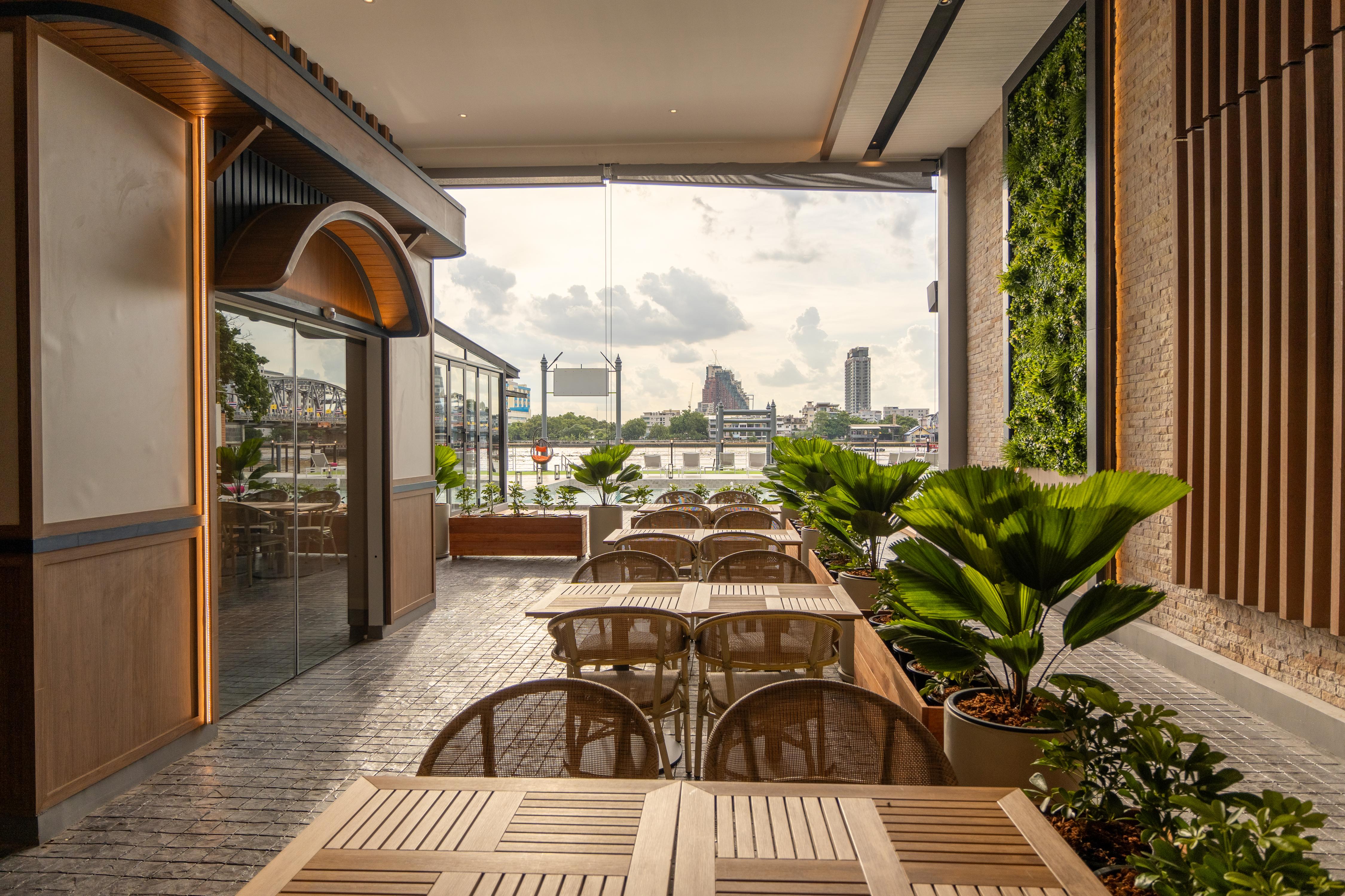 Currents Cafe & Bar