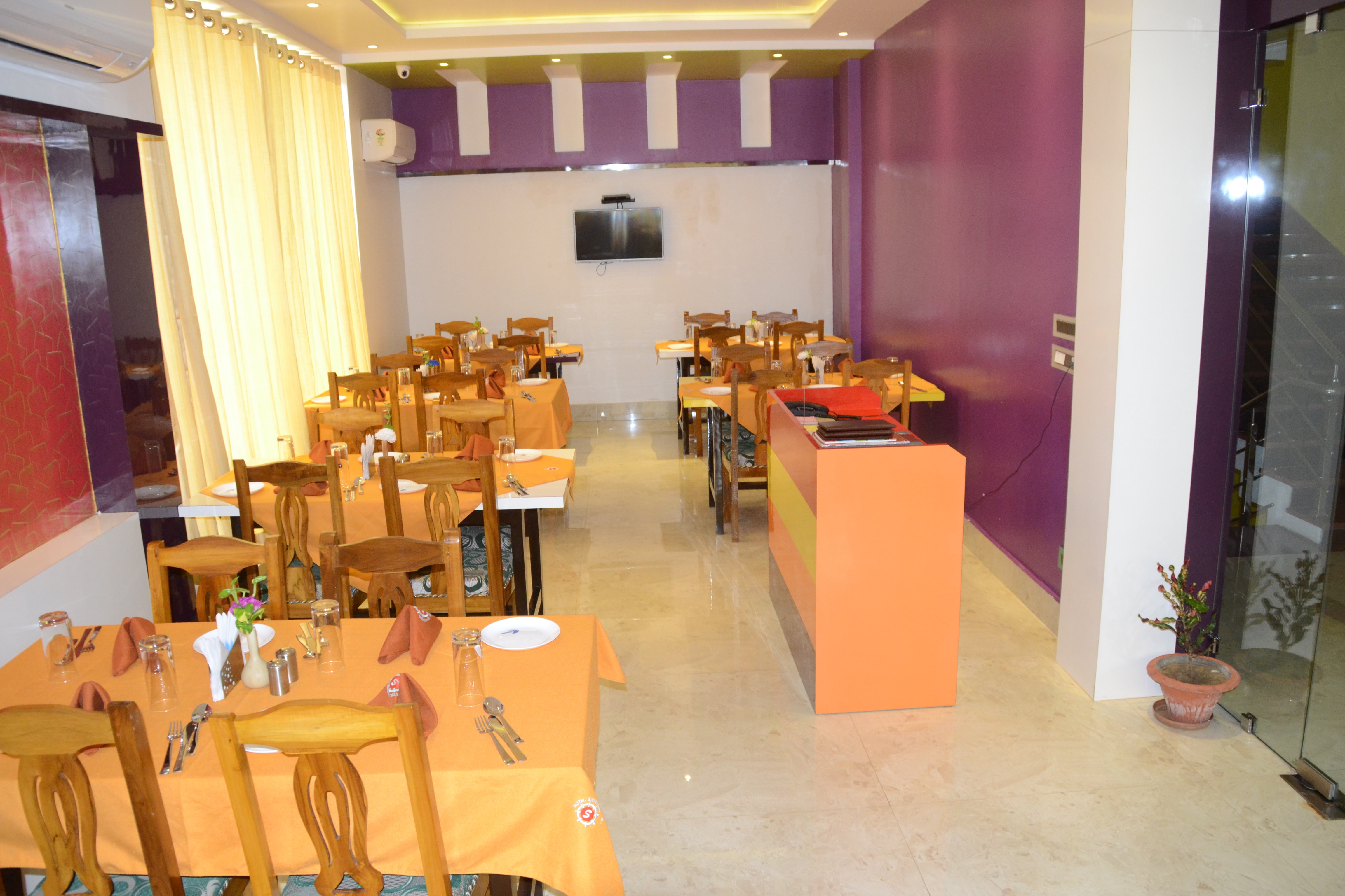 Swimming Restaurant