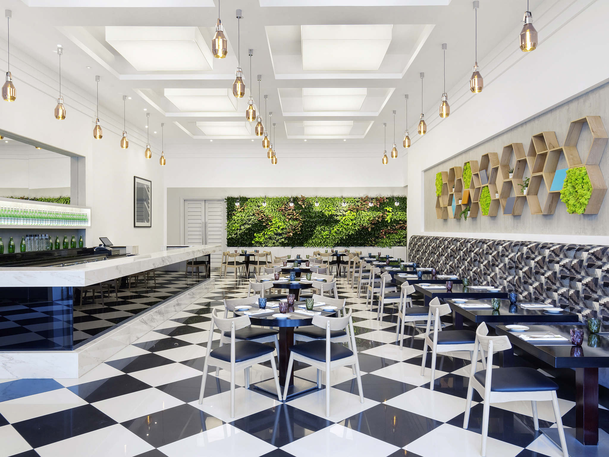 Bistro Domino