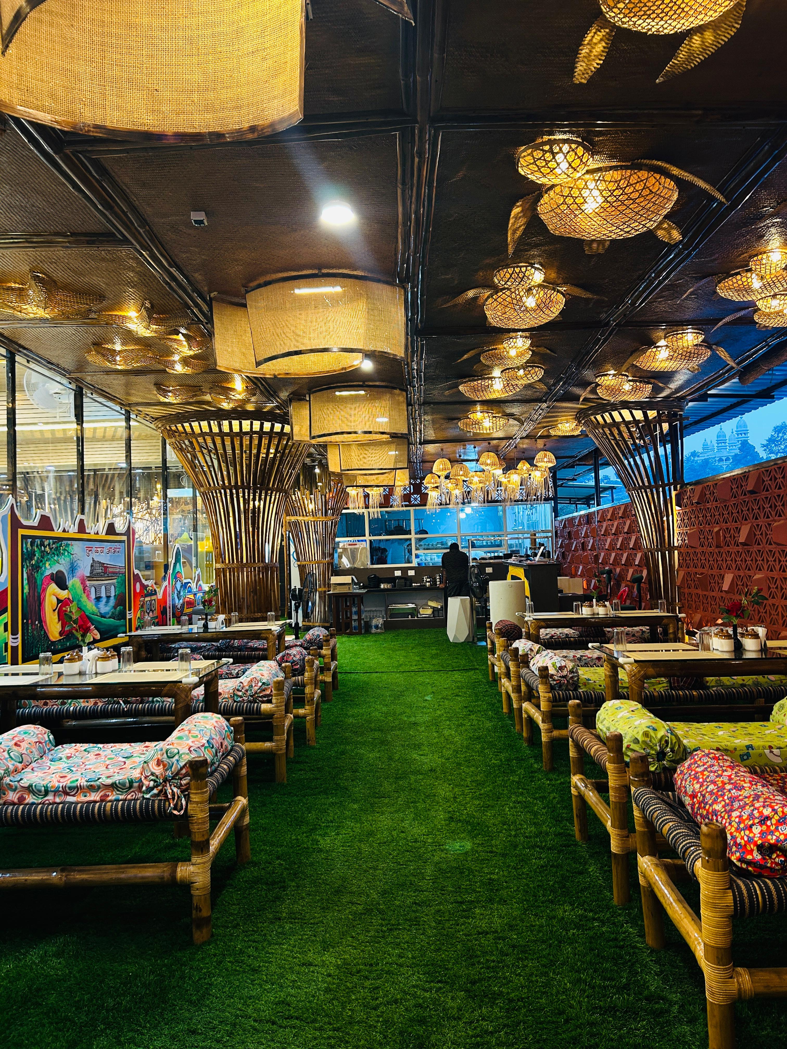 DESI LOUNGE