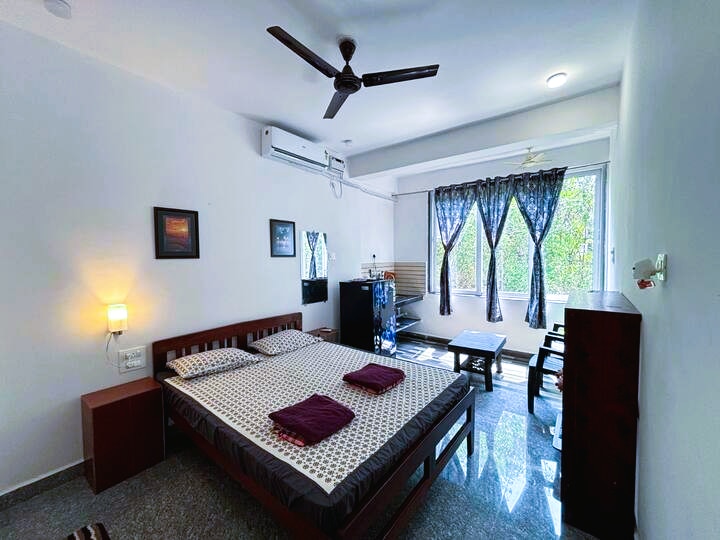 Studio Serenity Cove R2 in Mukund Sadan Arambol 𝗕𝗢𝗢𝗞 Goa Apartment