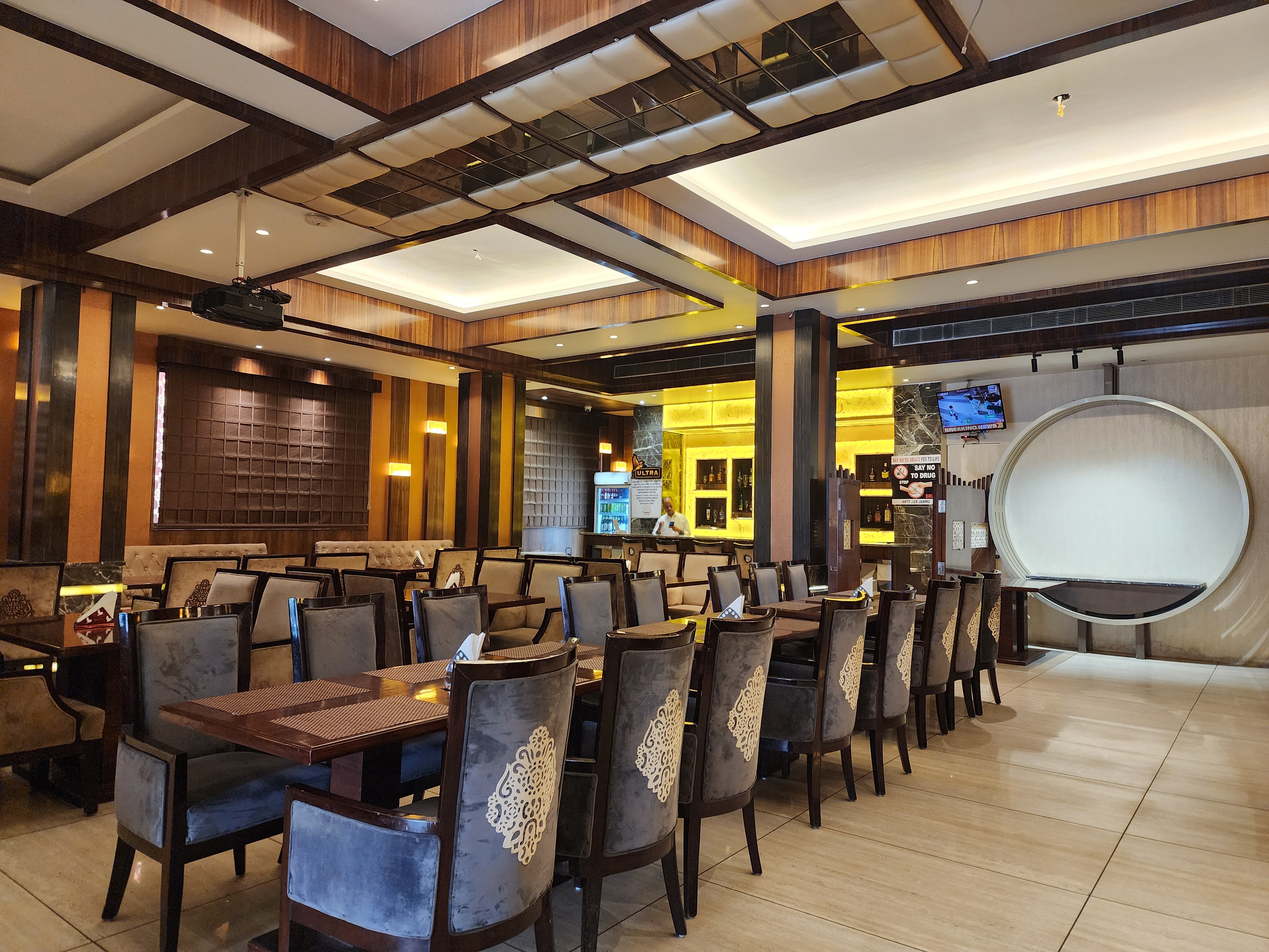 The Grand Inn Restaurant And Bar