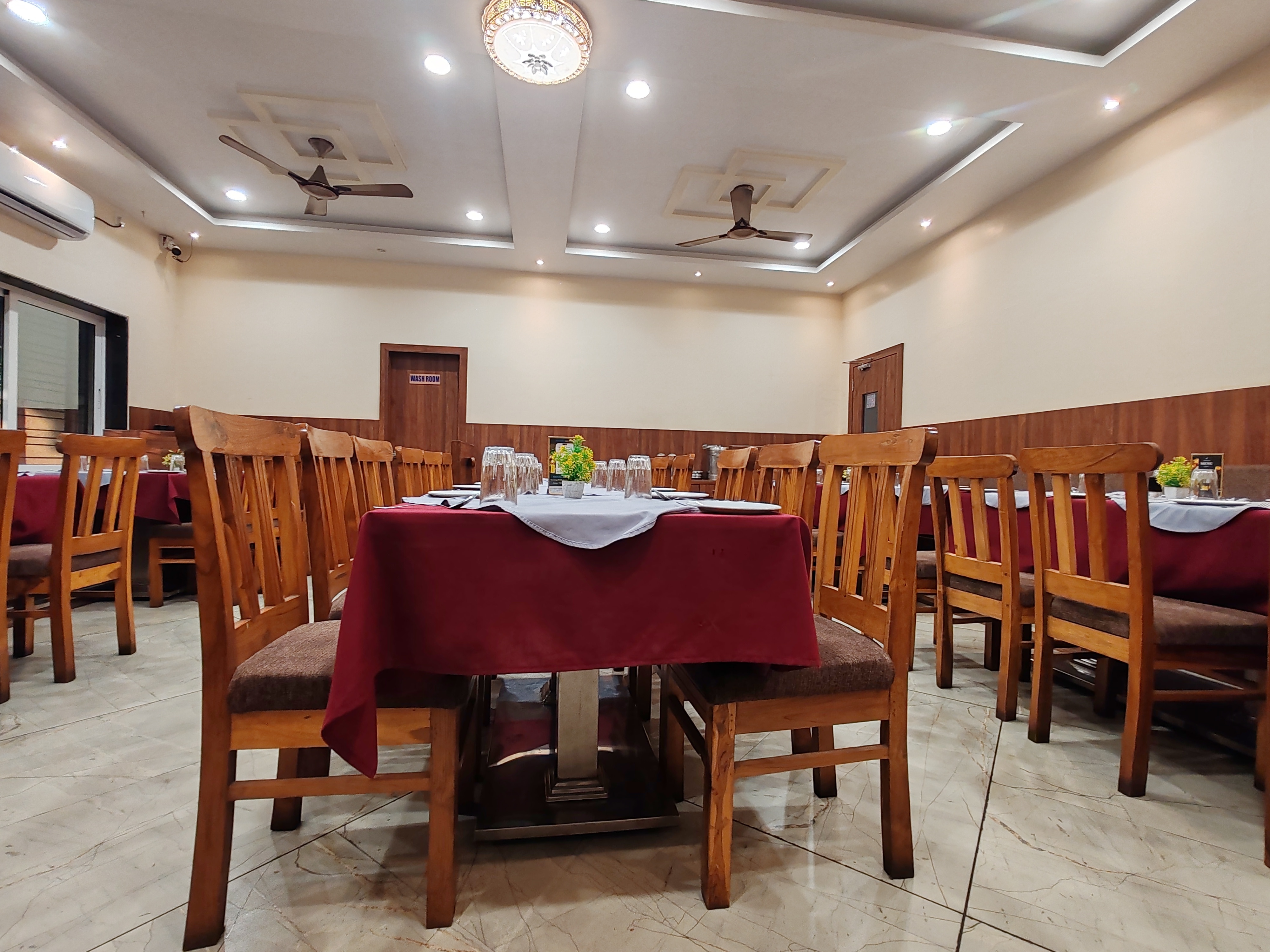  Hotel Meera Restaurant