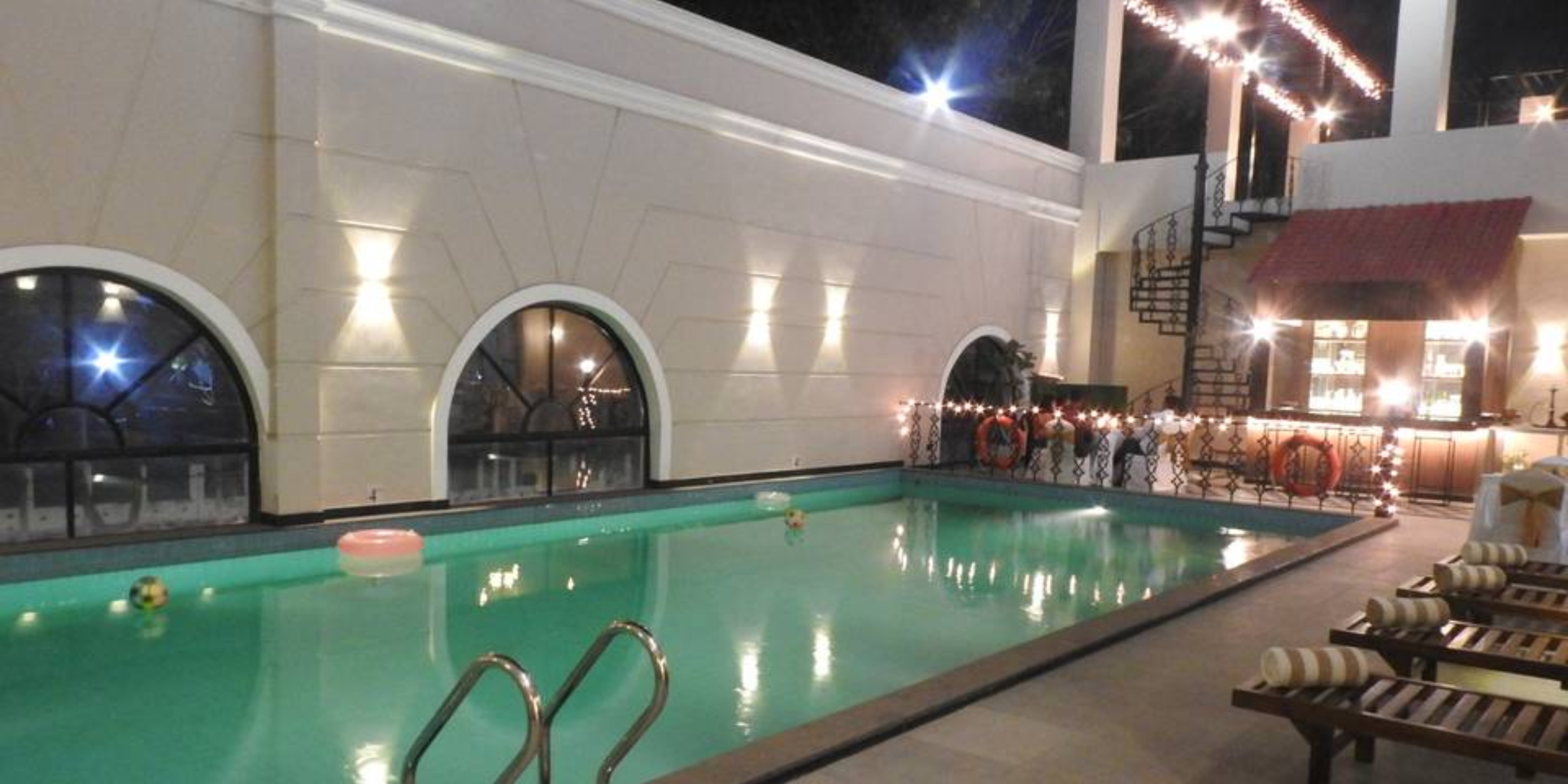 Sky Grill By The Pool