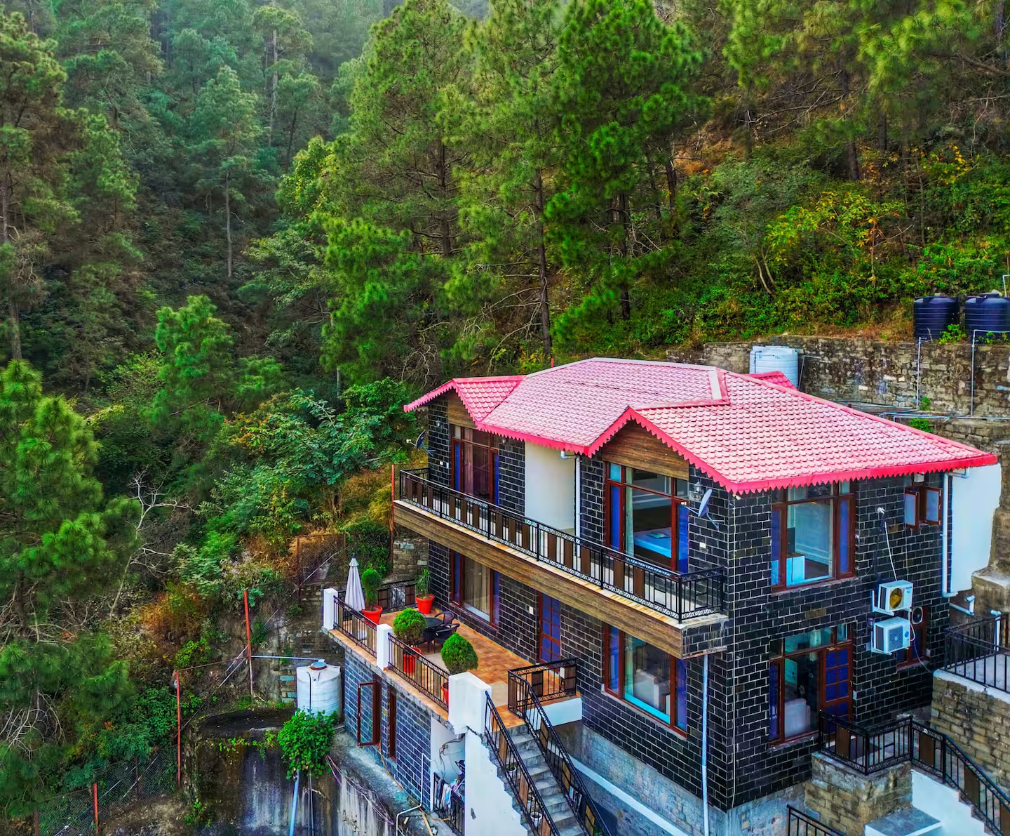 Chandler 3 BHK Villa 𝗕𝗢𝗢𝗞 Kasauli Apartment
