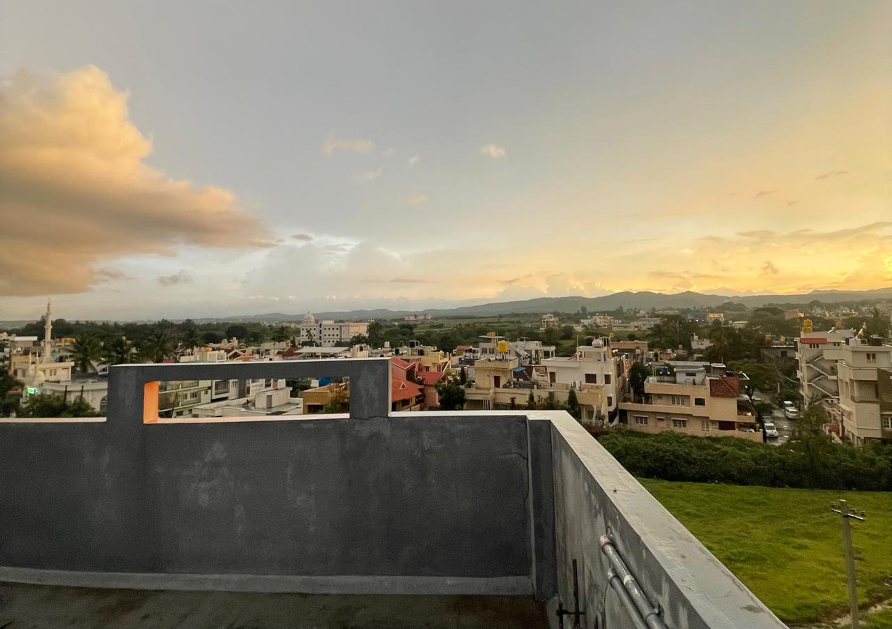 Incredible Penthouse Interior Design Ideas For A Modern Luxury Vibe - Textured Ceiling Penthouse Apartment Amenities List