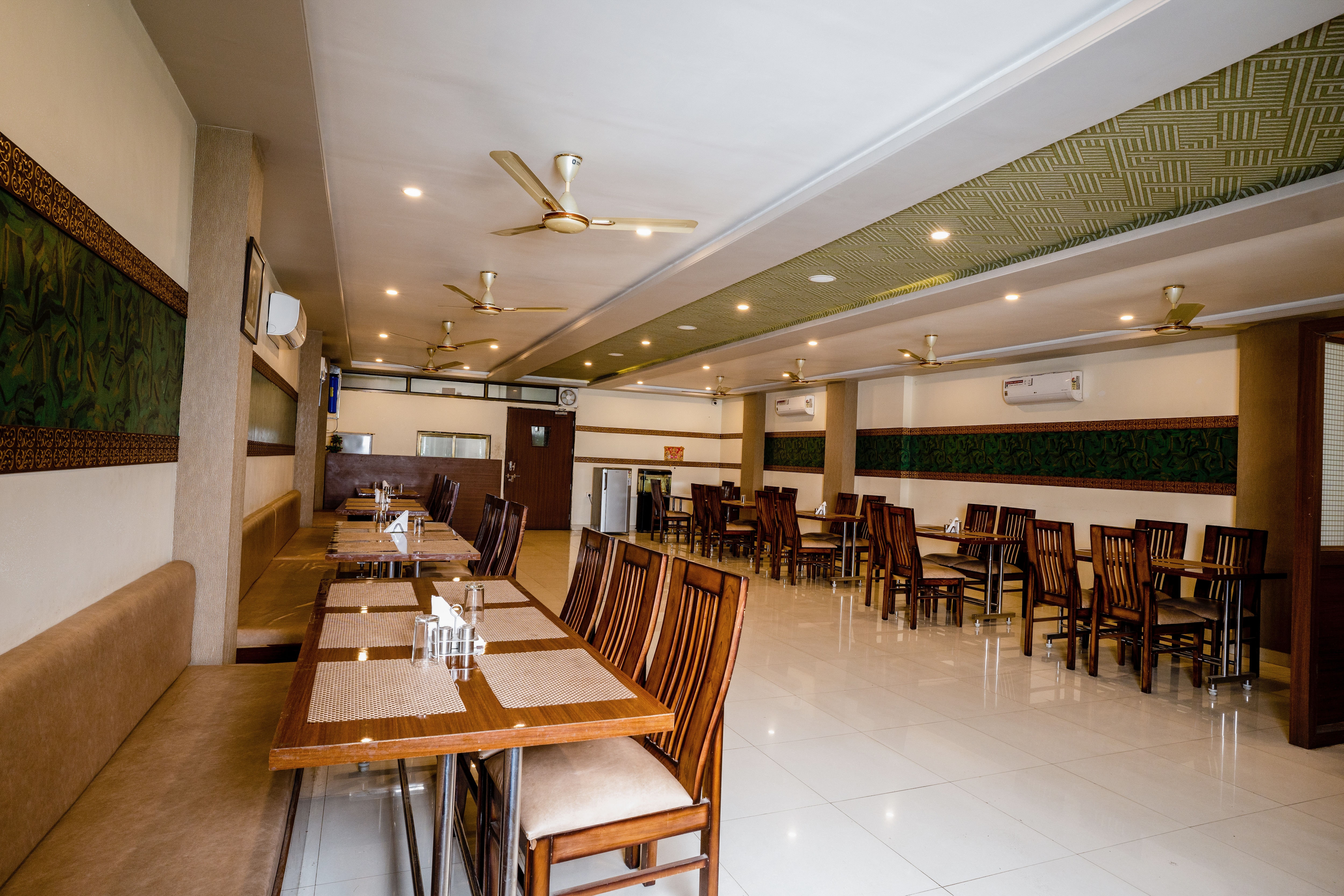 Oasis Park Resto