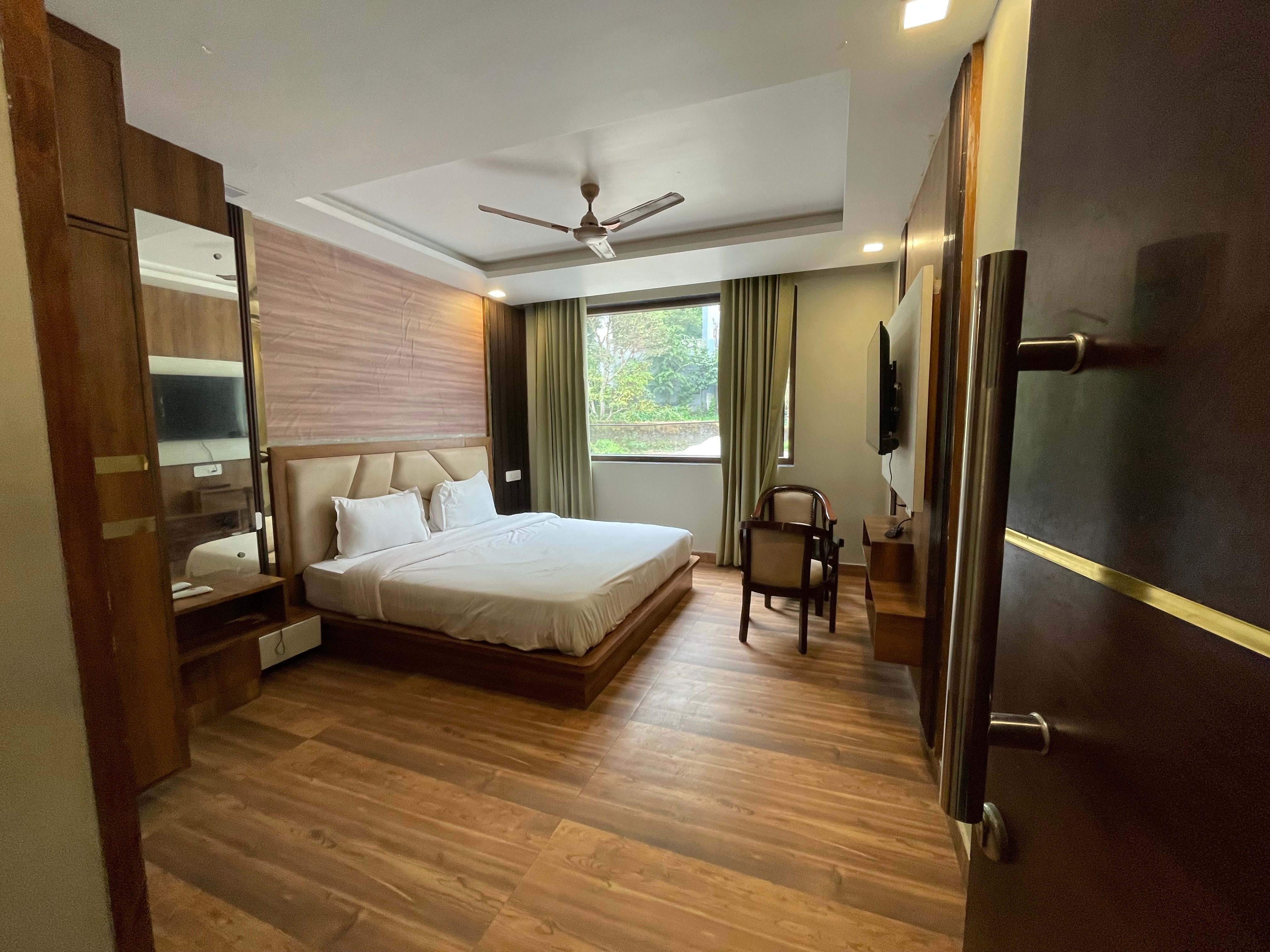 YATRAM 𝗕𝗢𝗢𝗞 Rishikesh Hotel