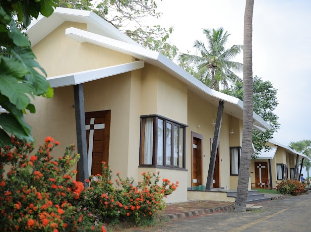 The King's Hotel 𝗕𝗢𝗢𝗞 Radhapuram Homestay