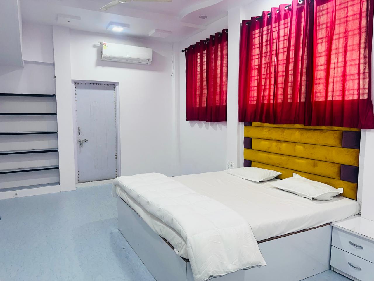 Cozy Room in Prominent Area - 1 𝗕𝗢𝗢𝗞 Nagpur Apartment