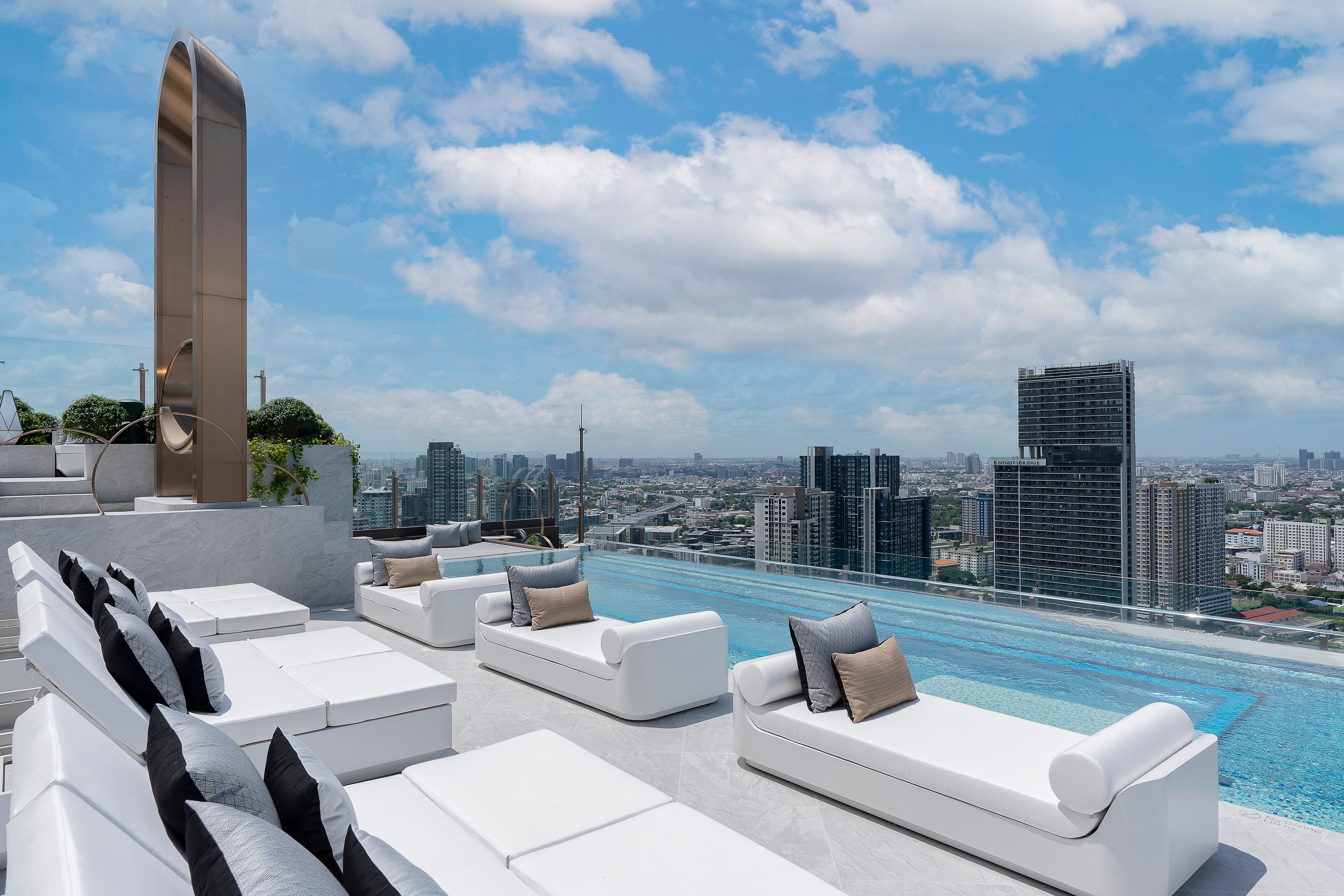 The Giant Swing Pool Bar