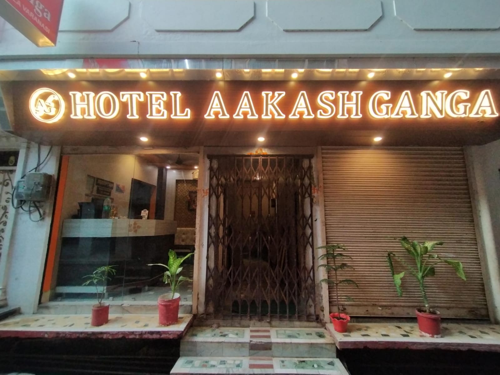 Hotel Aakash Ganga 𝗕𝗢𝗢𝗞 Varanasi Hotel
