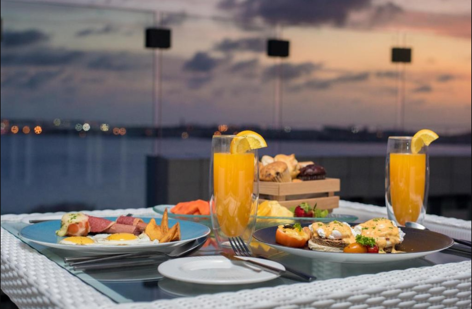 The Cloud Restaurant, Male