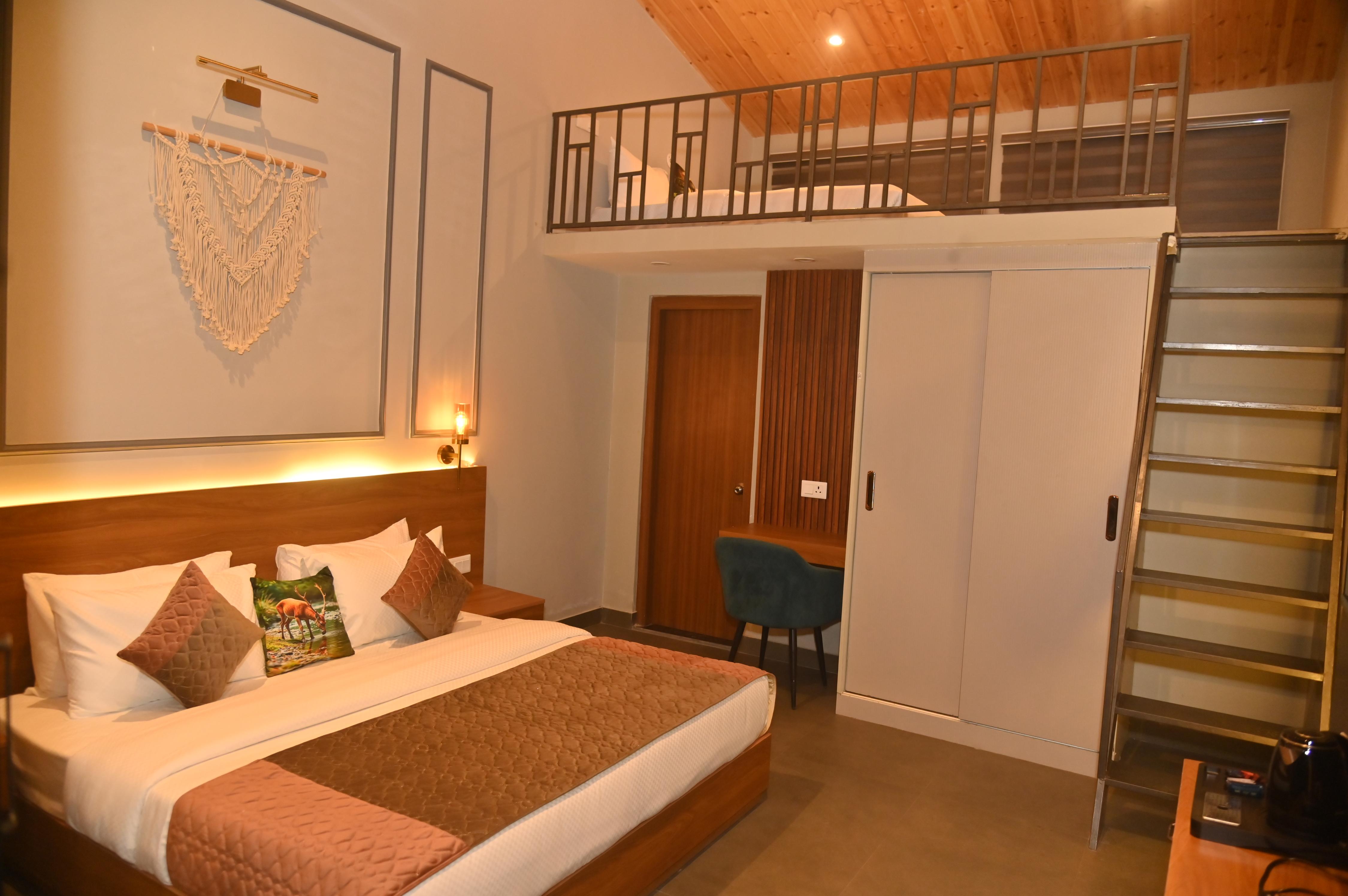 AARUSH HOTEL & RESOR