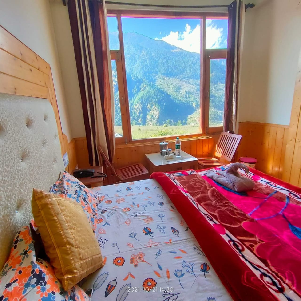 Sam's Hilltop Inn | Manali Hotel BOOK @ ₹1