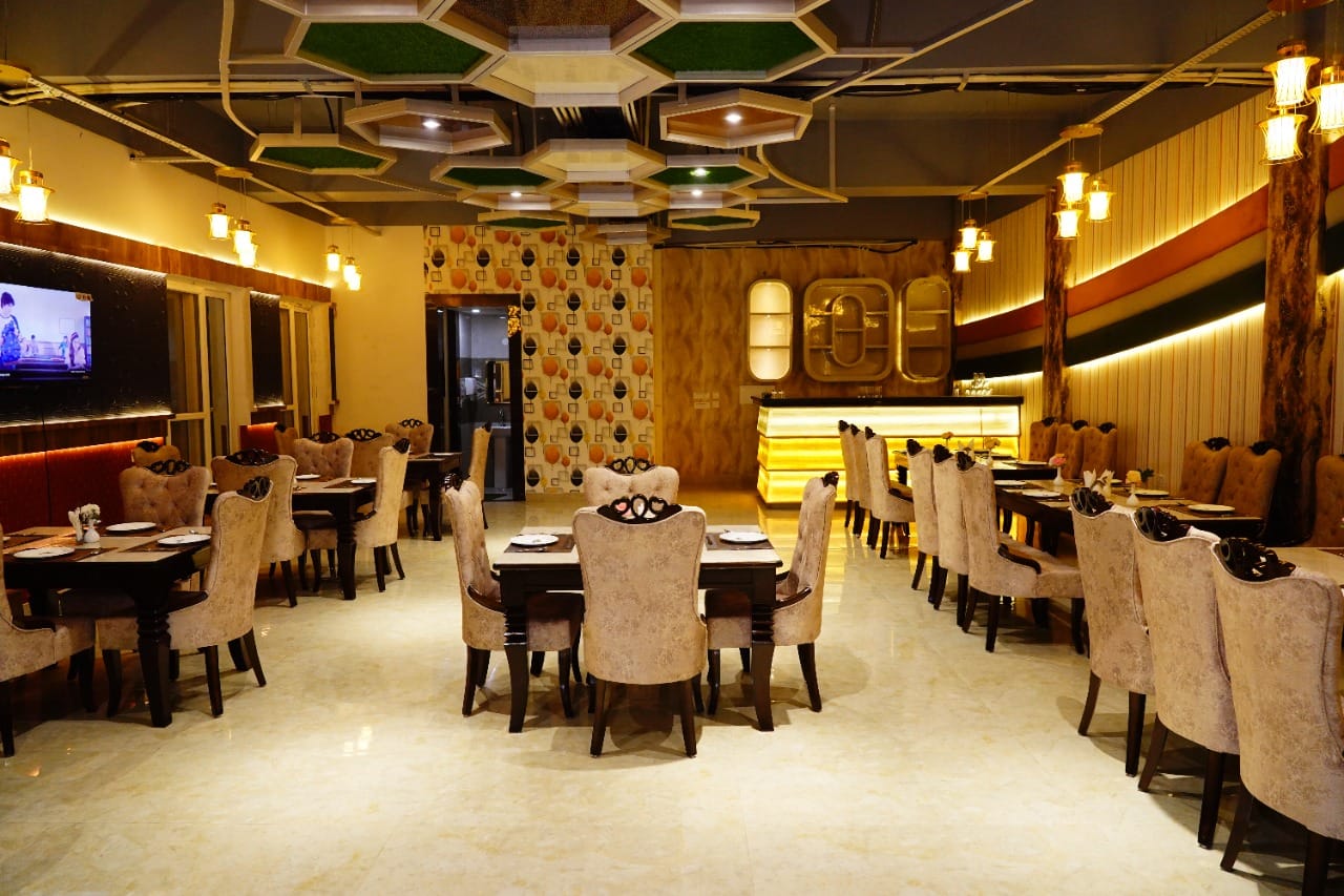 THE FAMILY RESTAURANT