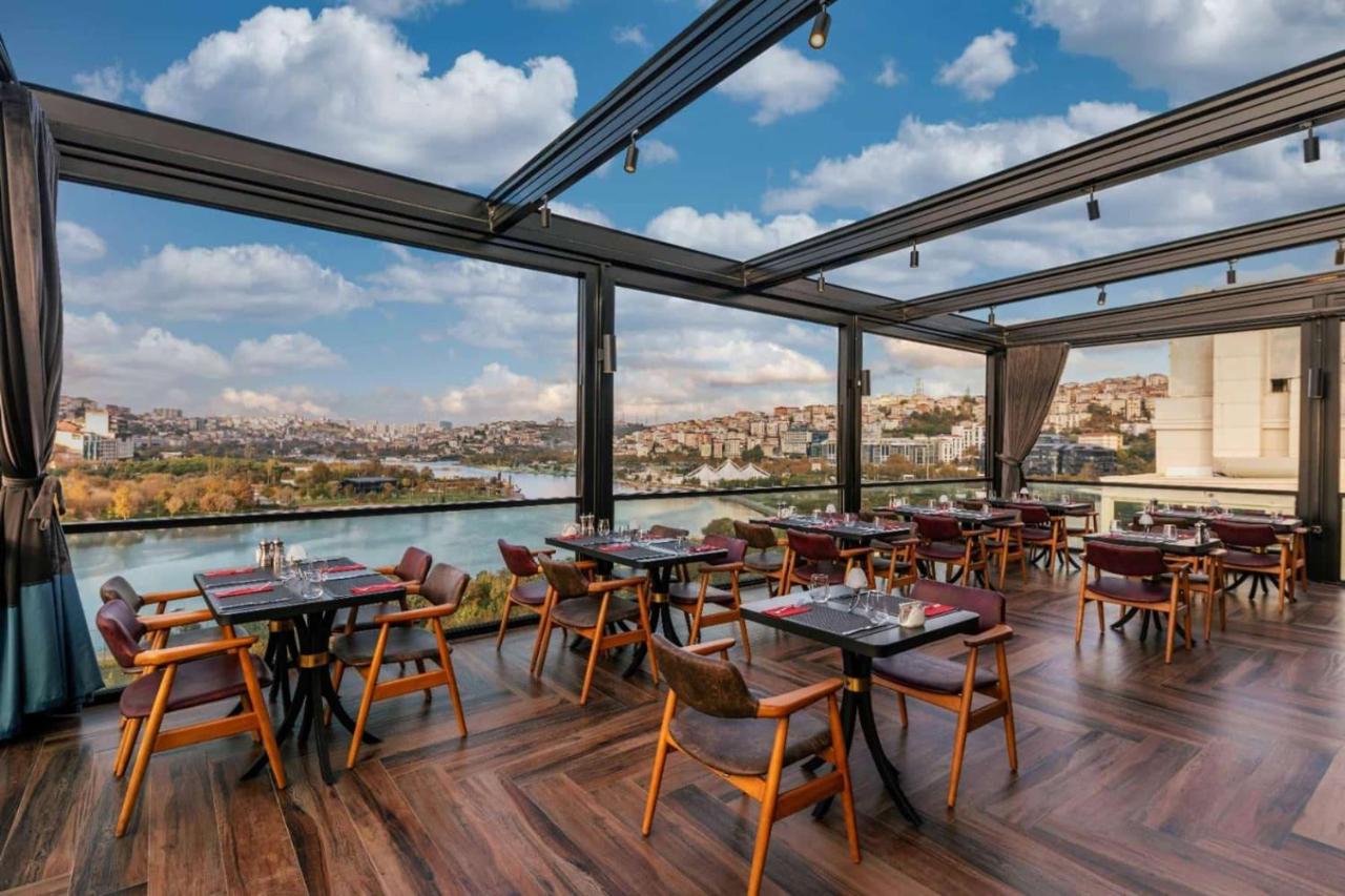 MAIN RESTAURANT