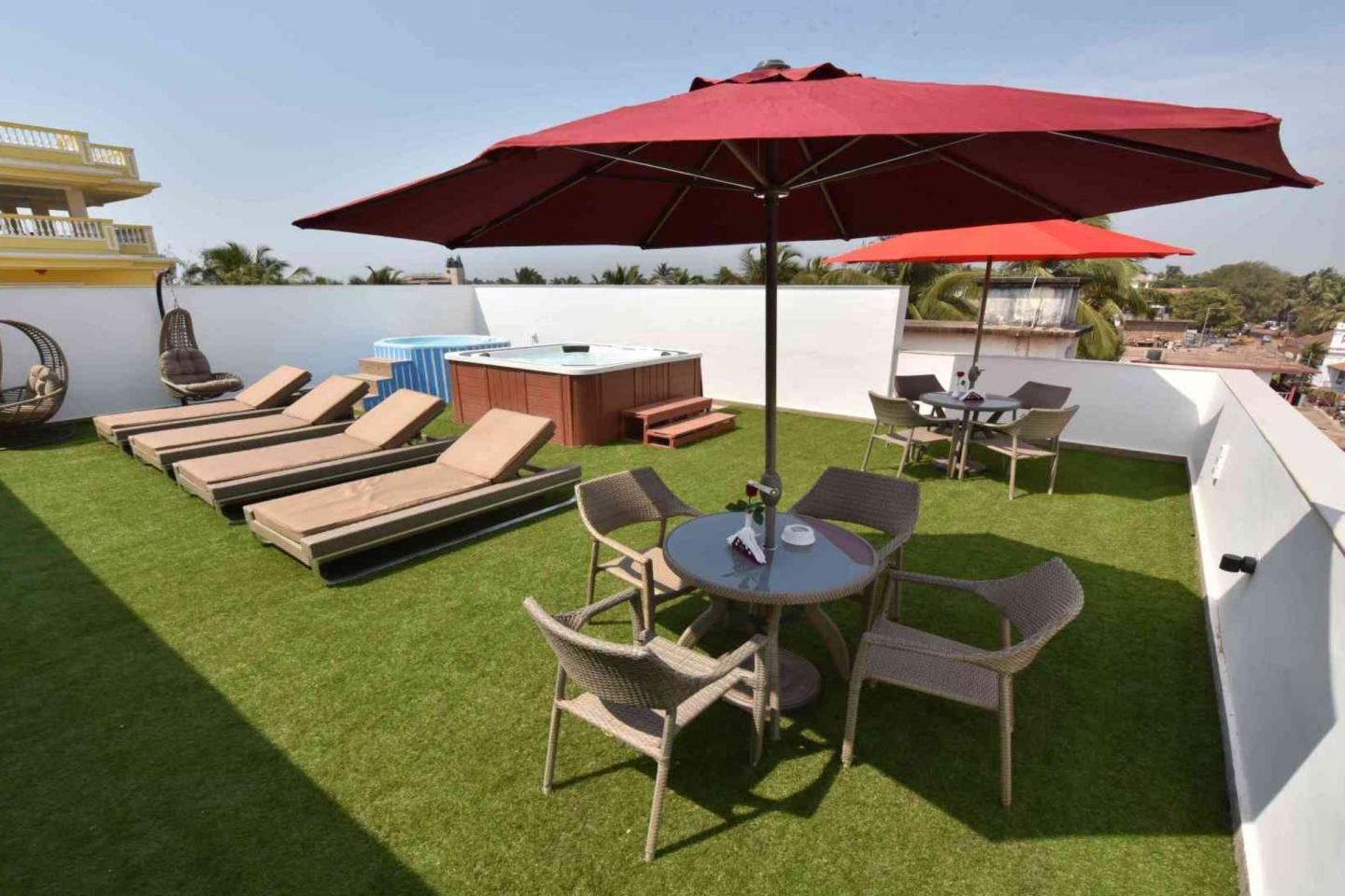 Rooftop Restaurant & Bar