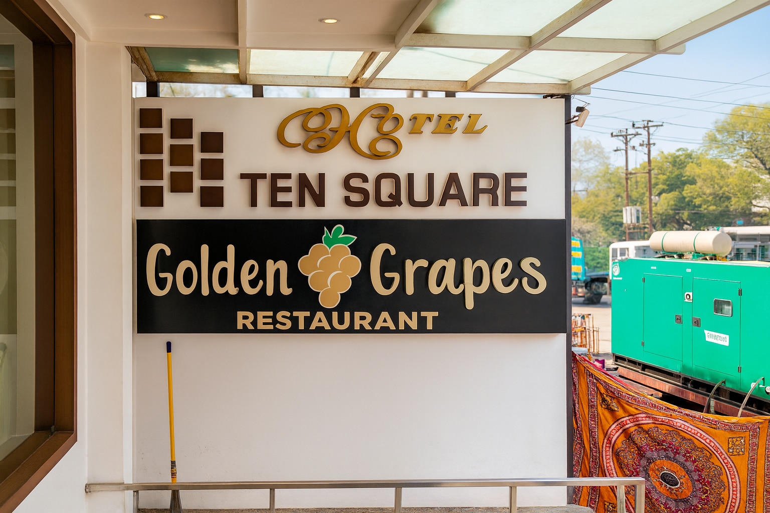 GOLDEN GRAPES