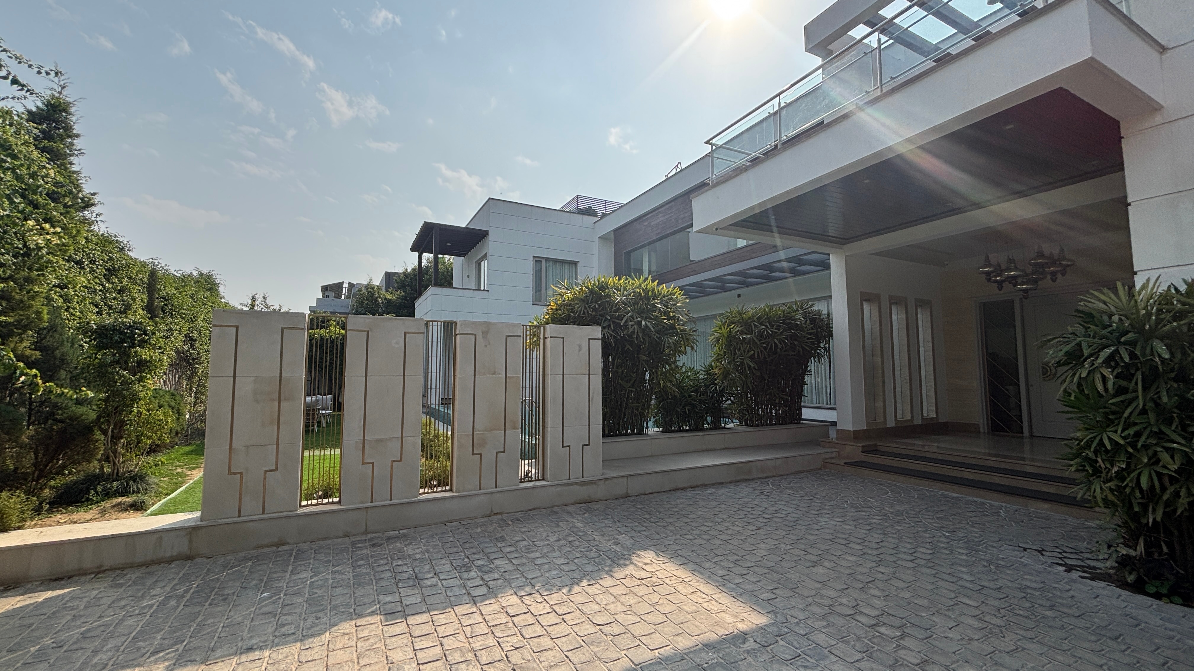 MR Farm Exquisite 5BHK Luxury Farm with Pool - Tap to explore photos