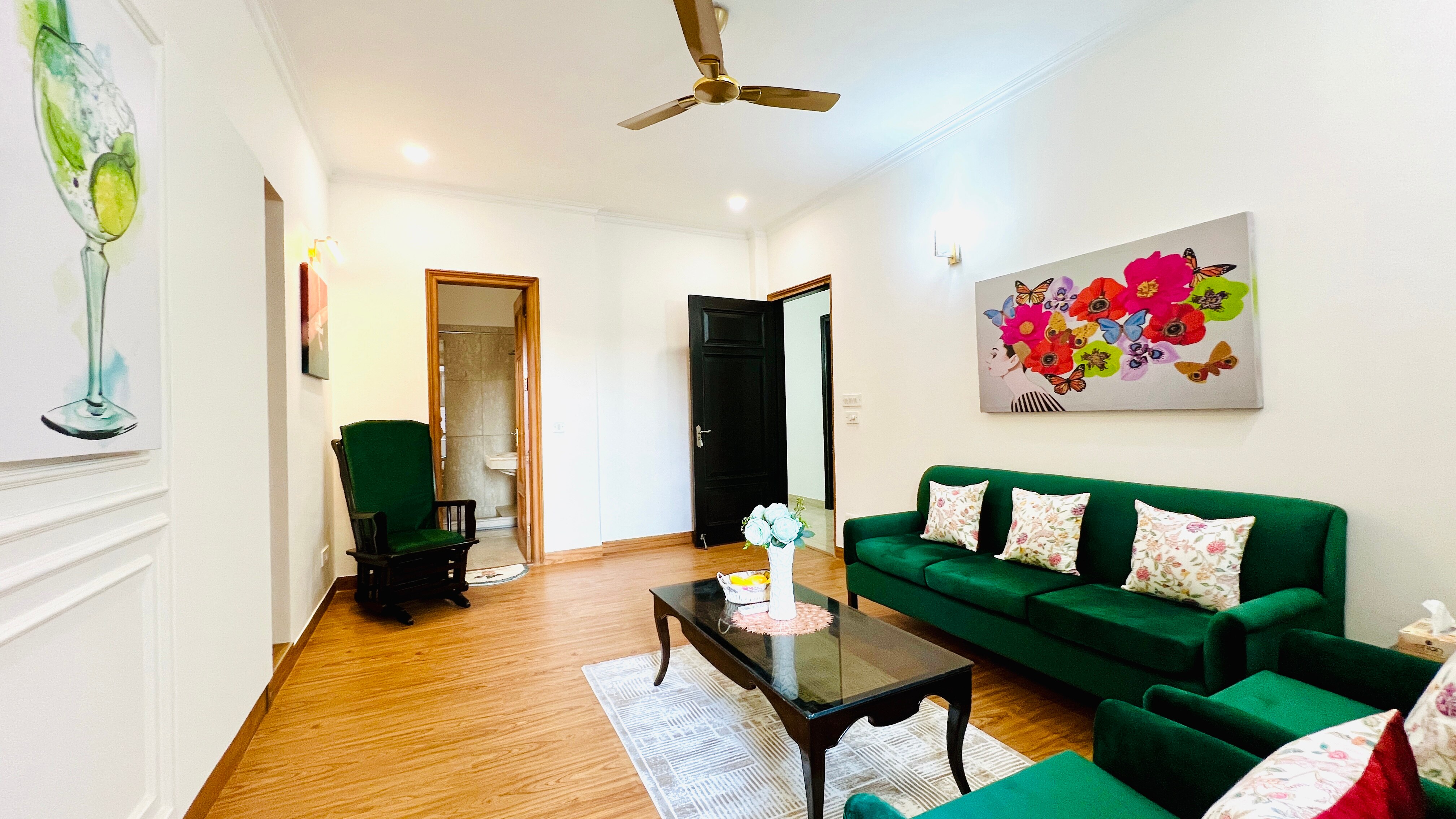 BluO @ Vasant Vihar PVR - Kitchen, Terrace, Lift 𝗕𝗢𝗢𝗞 Delhi Apartment