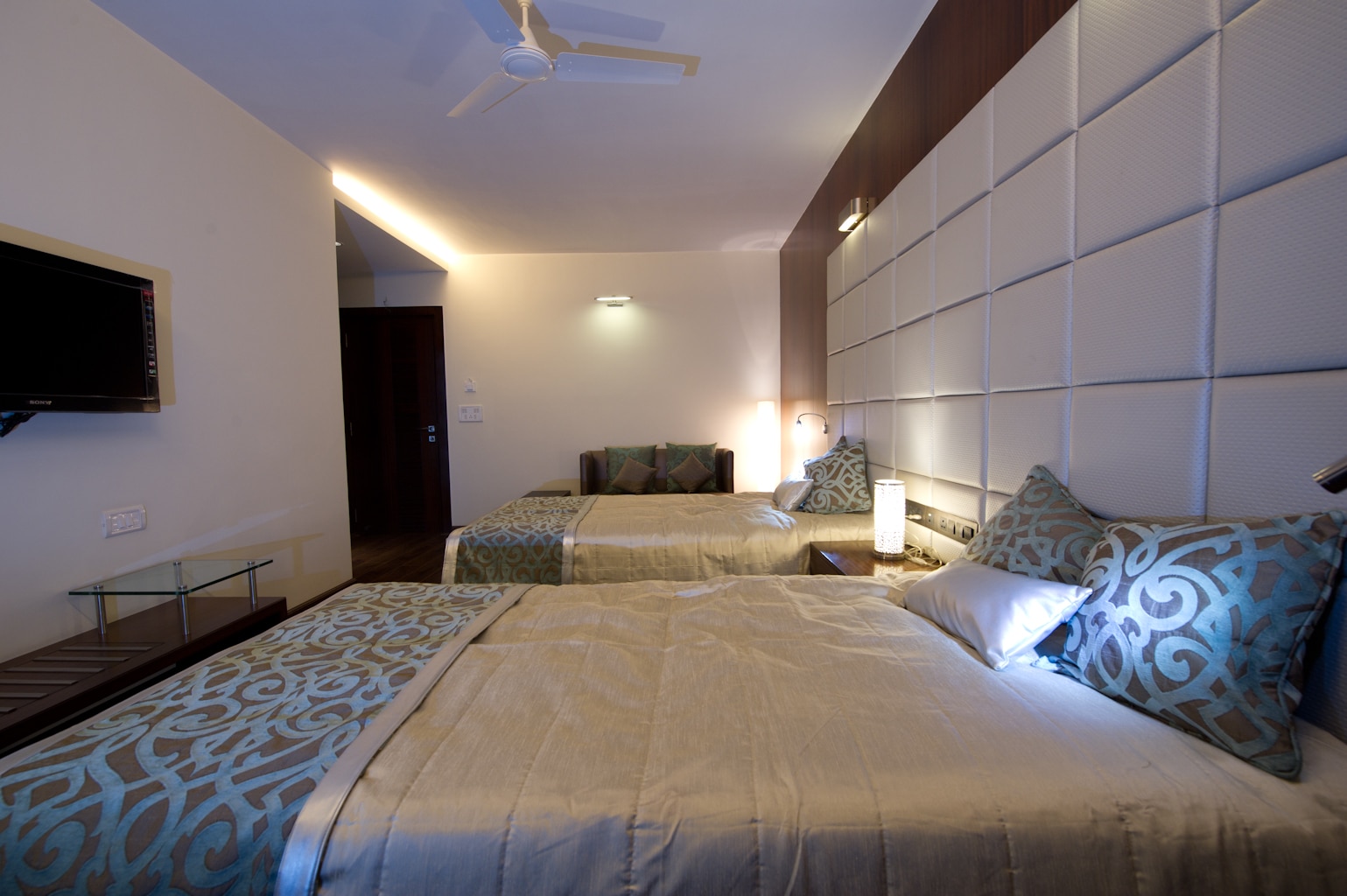 YELLOW TREE 𝗕𝗢𝗢𝗞 Jamshedpur Hotel