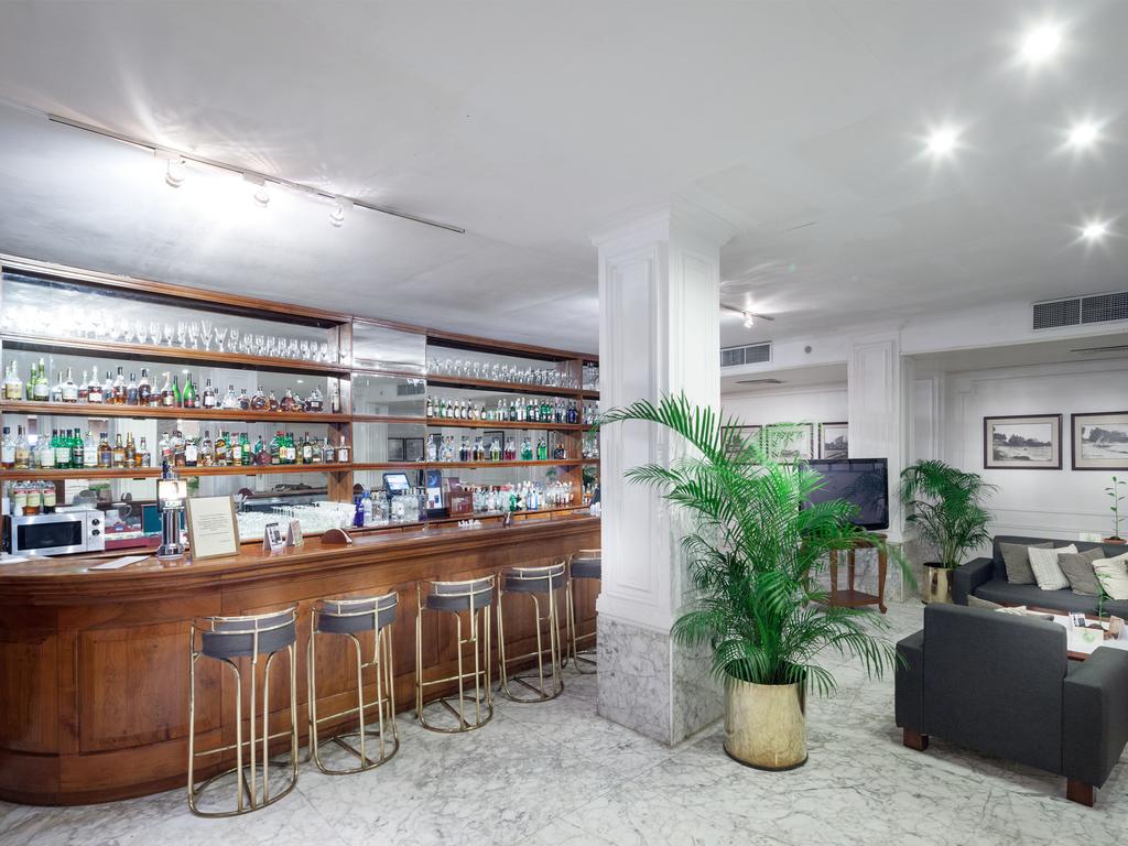 Lobby Lounge and Bar