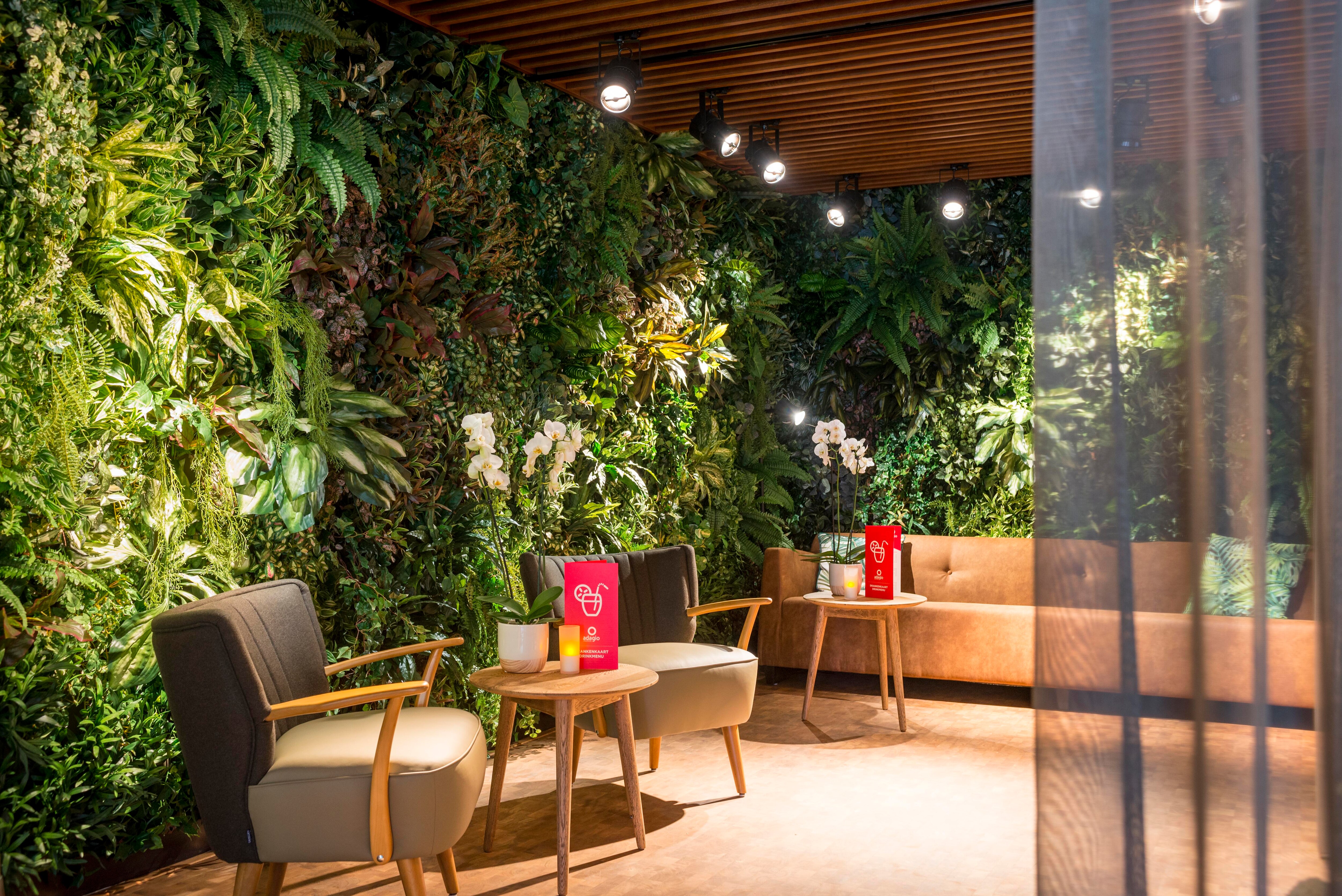 Bar / Lounge Area