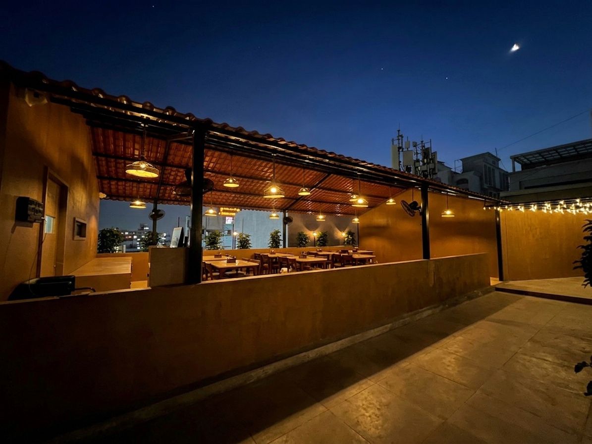 LIORA RESTRO AND CAFE