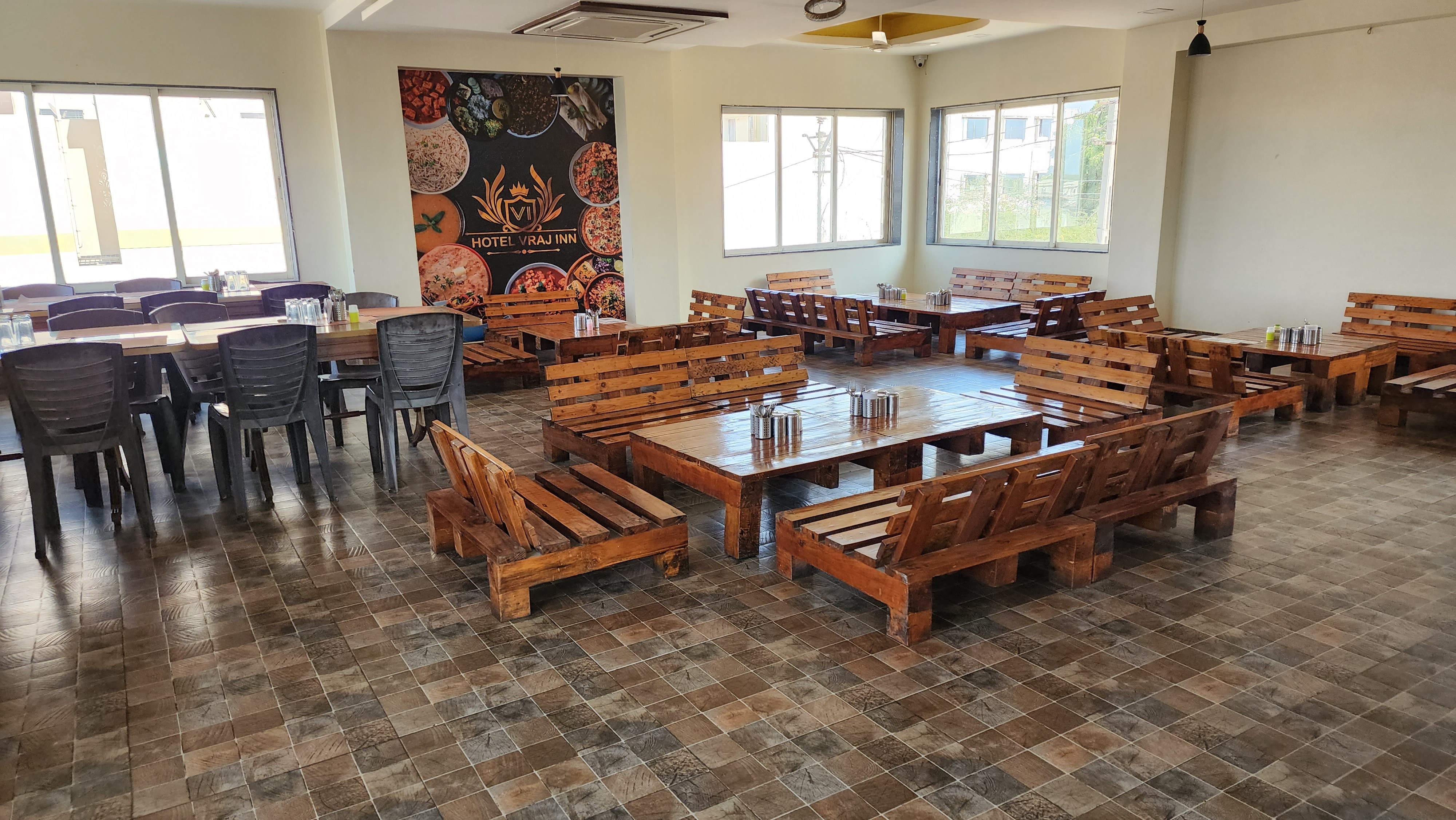 Hotel vraj inn
