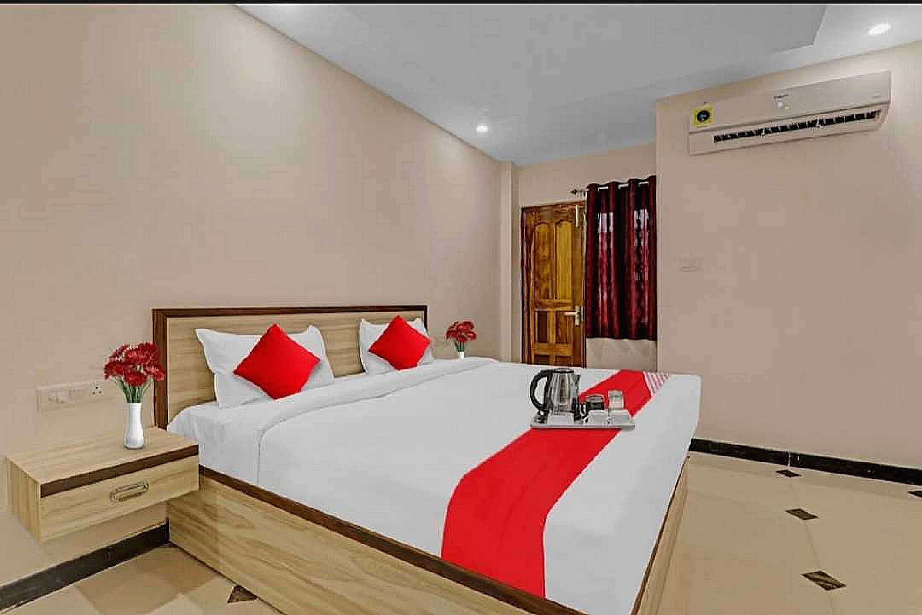 Out R Inn Flagship OYO Hotel Super Guest House O R R INN 𝗕𝗢𝗢𝗞 Gorakhpur Hotel