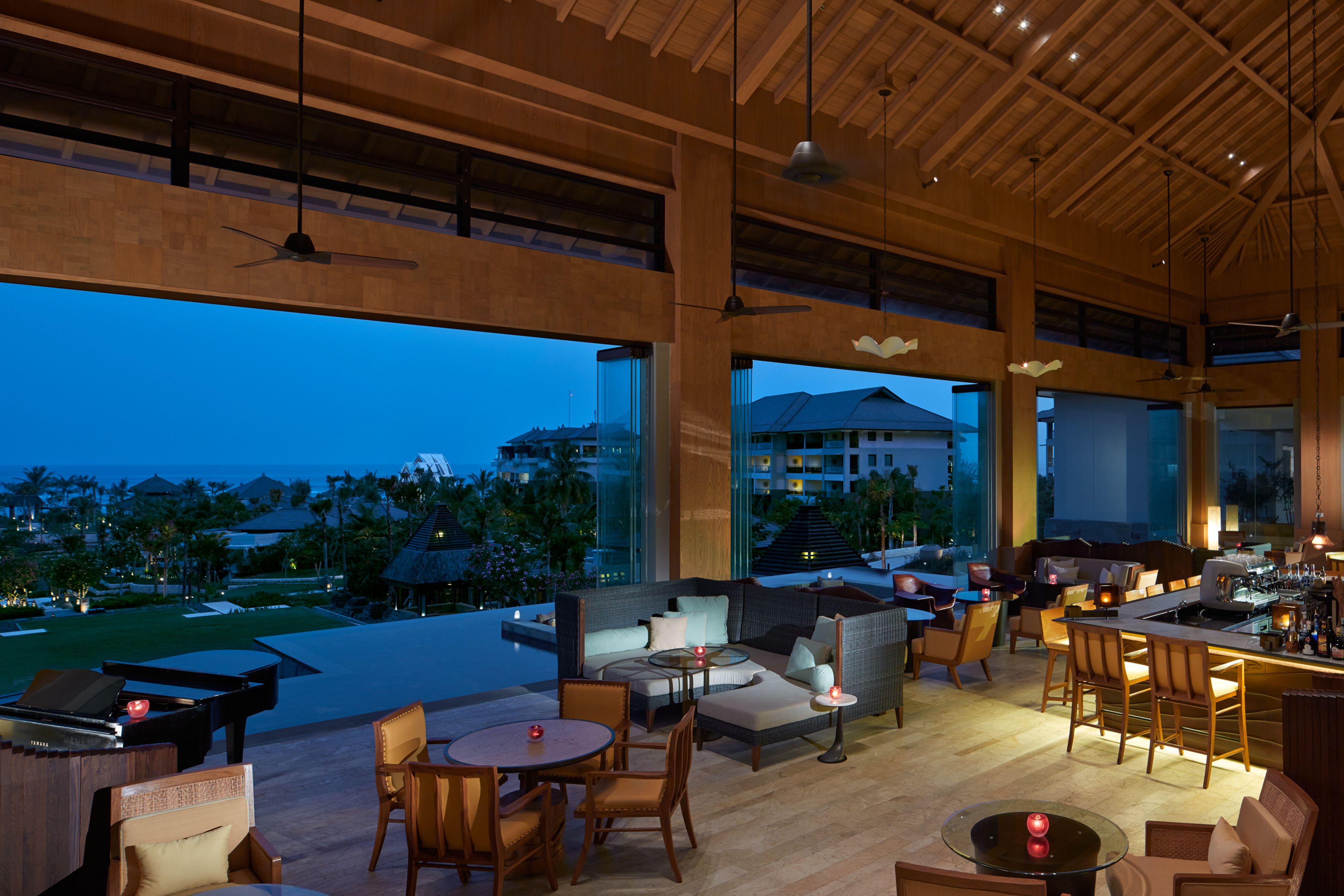 The Ritz-Carlton Lounge & Bar