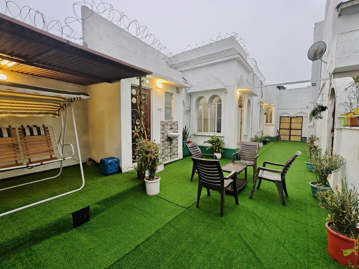 Braj Basera GrehStay 1 km to Janmabhoomi 𝗕𝗢𝗢𝗞 Mathura Homestay
