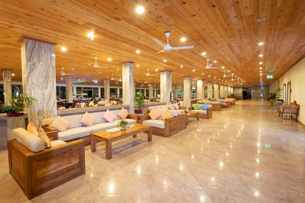 Lake View Hall