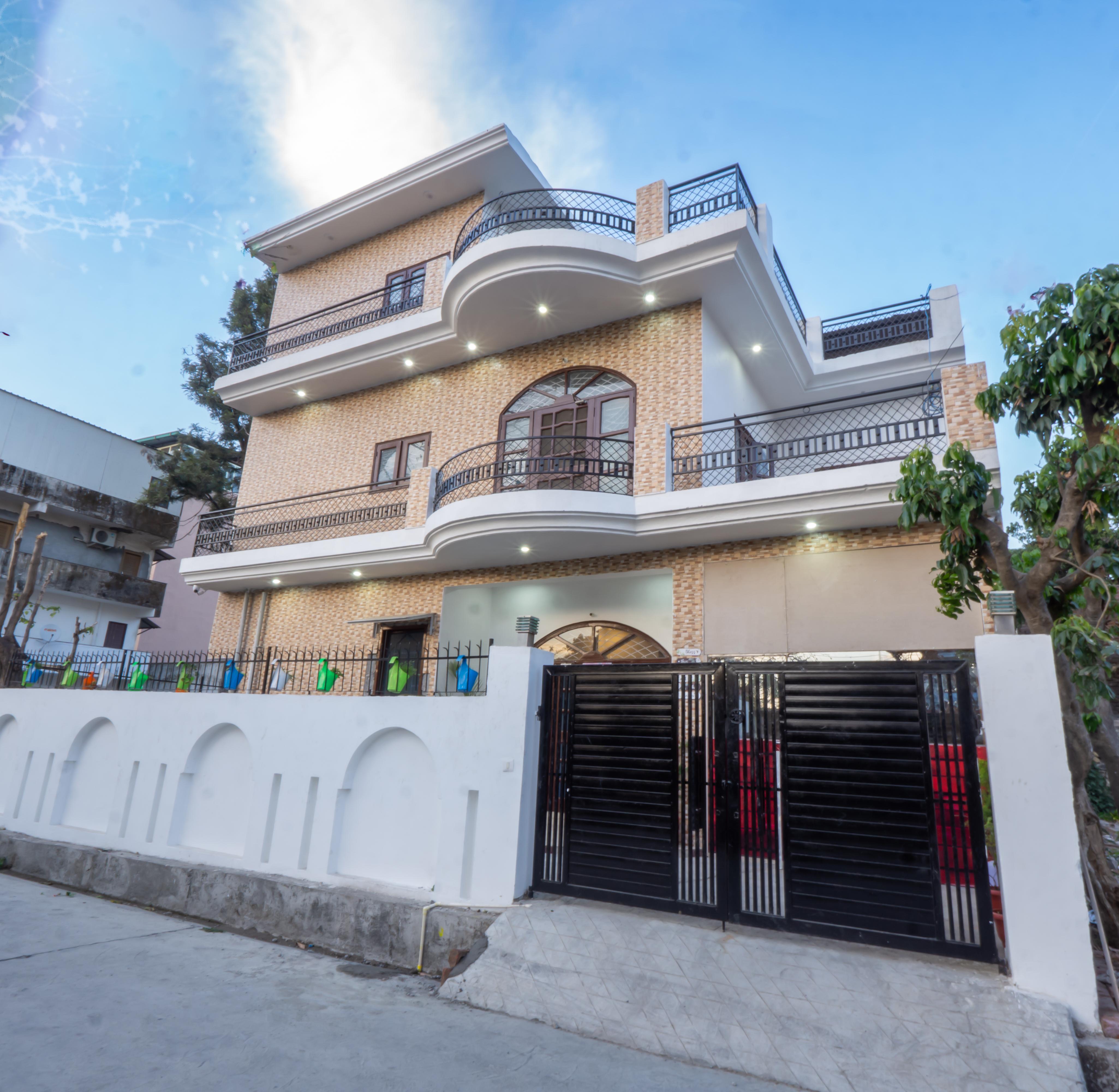 Cozy Corner 2BR with attached Kitchenette|Shared Homestay|By Homeyhuts ...