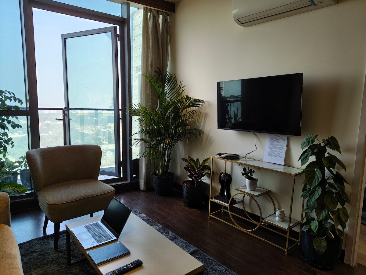 The Cloud: Private high-rise luxury apartment 𝗕𝗢𝗢𝗞 Gurgaon Apartment