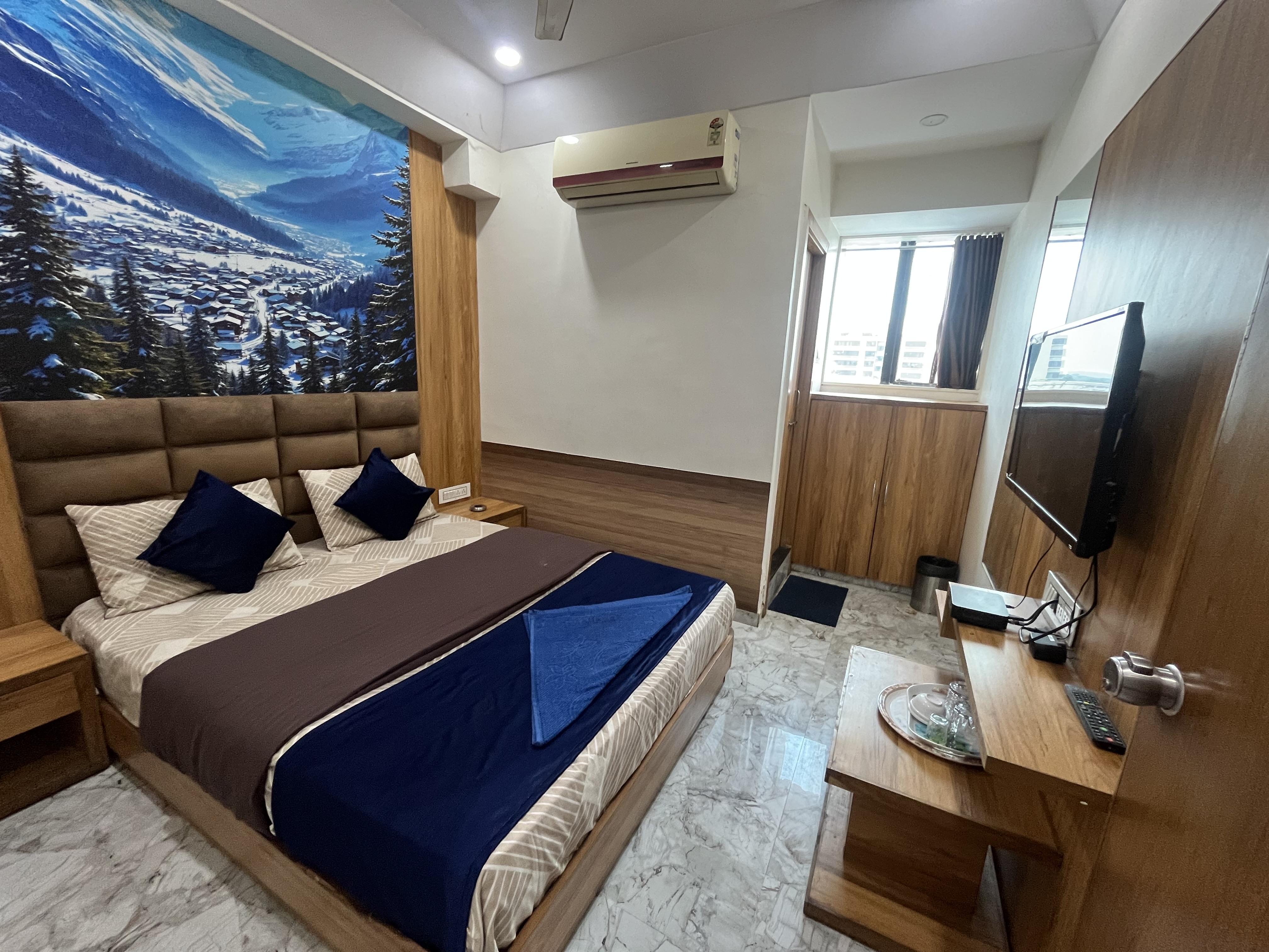 Hotel Ark Villa 𝗕𝗢𝗢𝗞 Ahmedabad Hotel