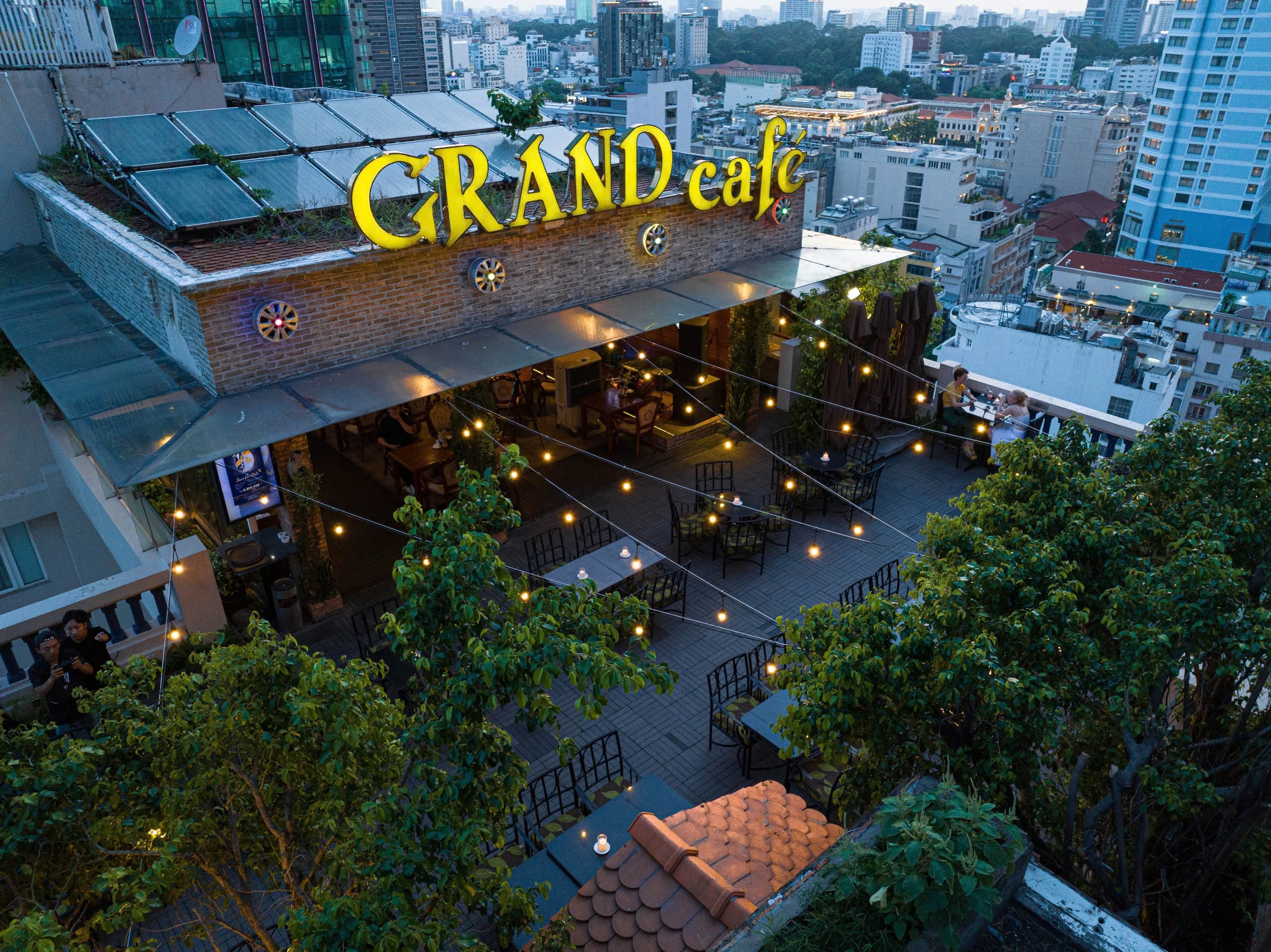 Rooftop Grand Lounge