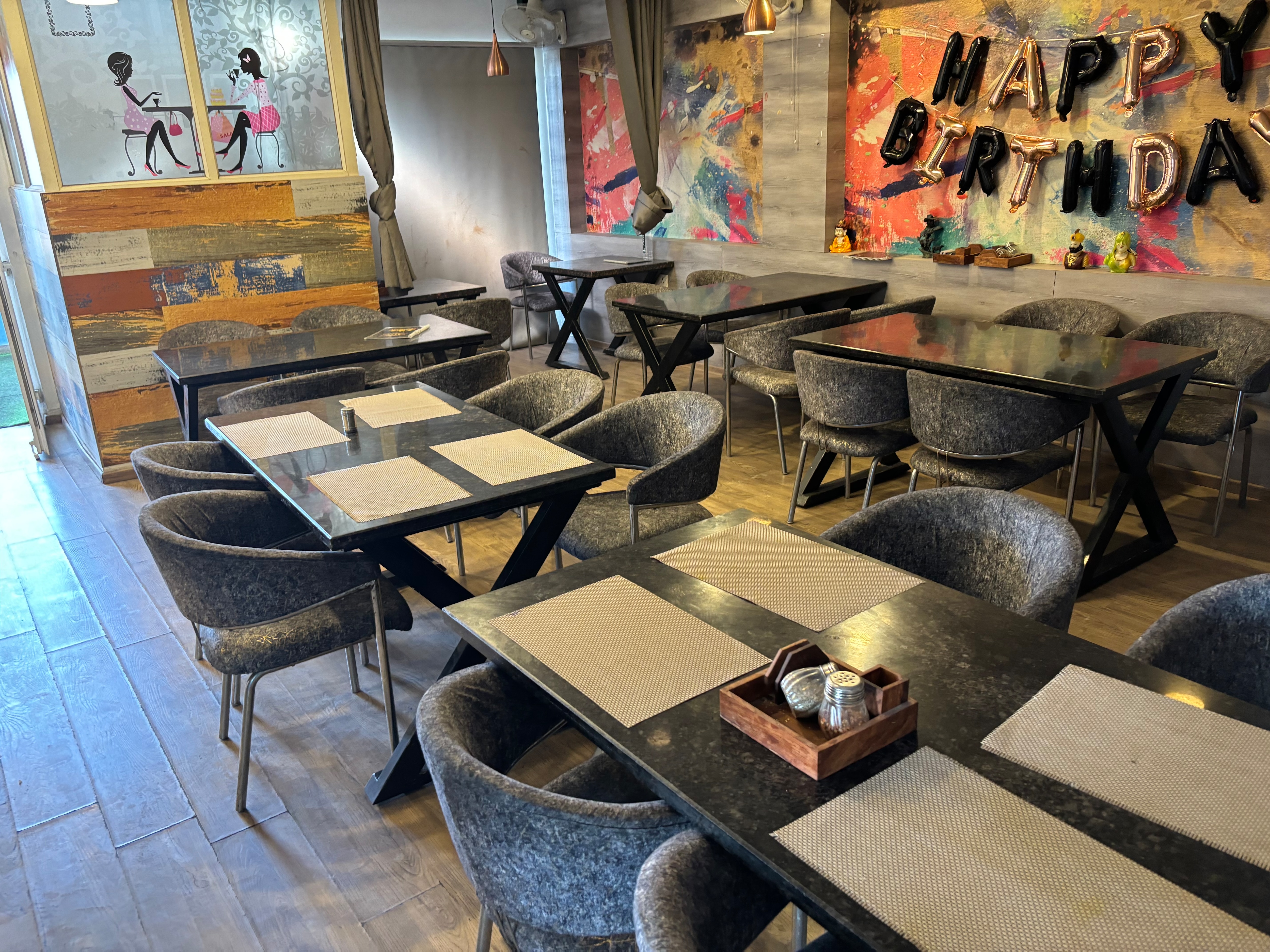 4 KINGS CAFE & RESTRO