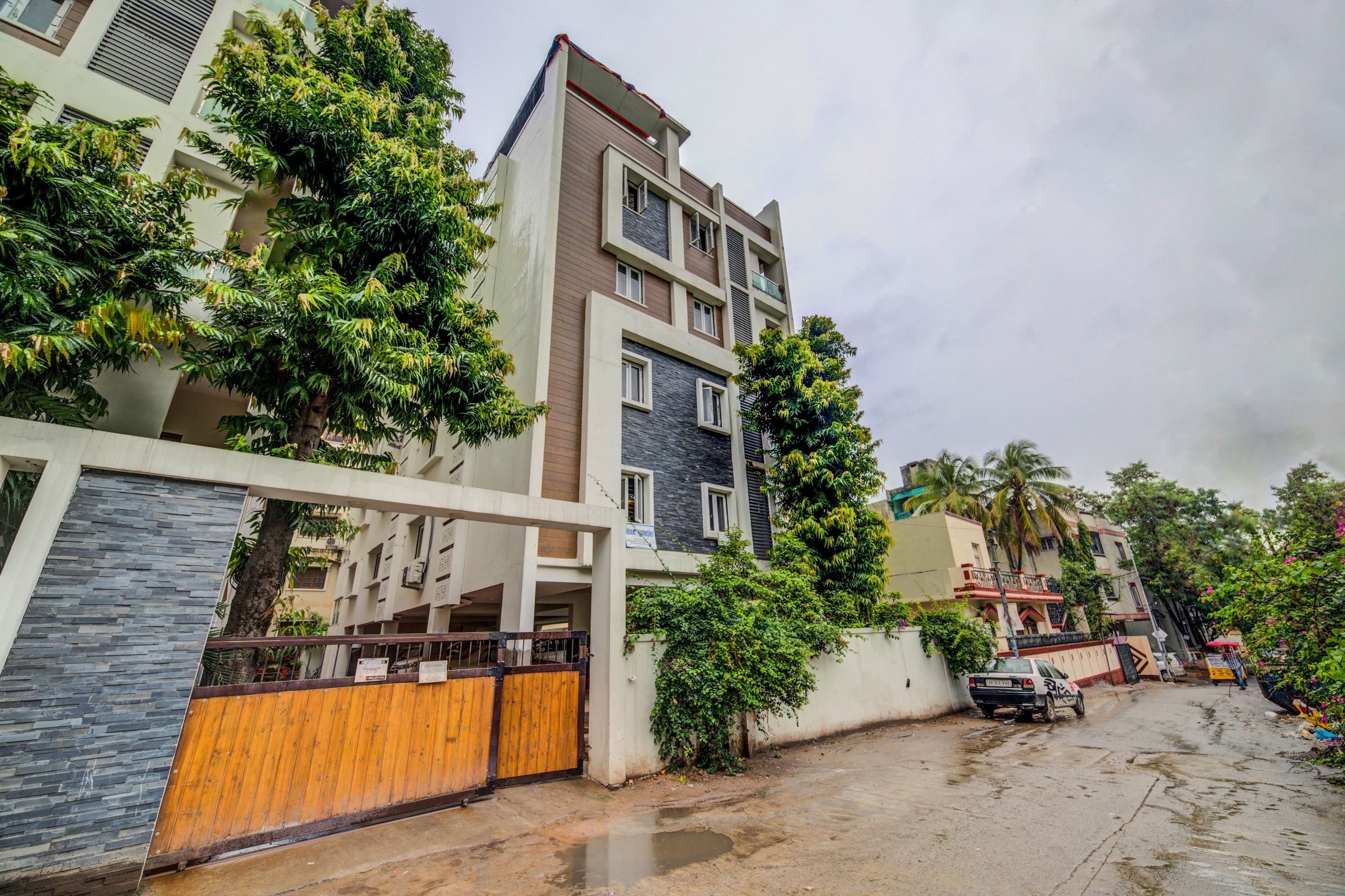 beehive hostel travellers and backpackers commune hyderabad telangana Beehive Commune 𝗕𝗢𝗢𝗞 Hyderabad Hostel