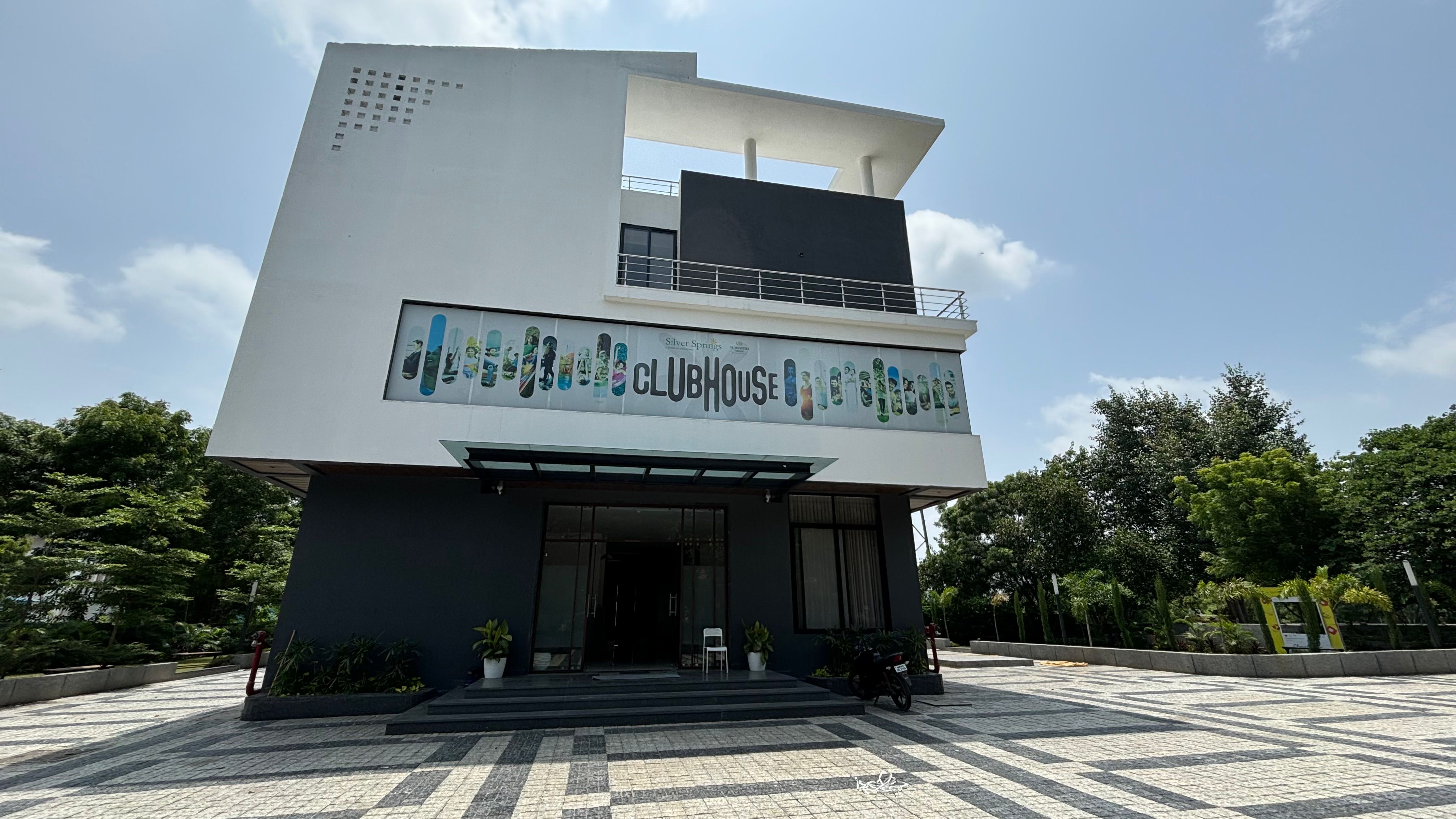 SILVER SPRINGS GUEST HOUSE 𝗕𝗢𝗢𝗞 Indore Apartment