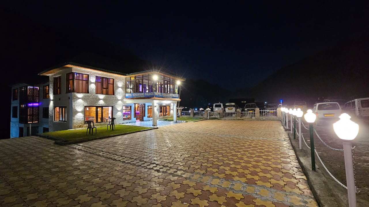 Hotel Sonamarg Palace and Restaurants